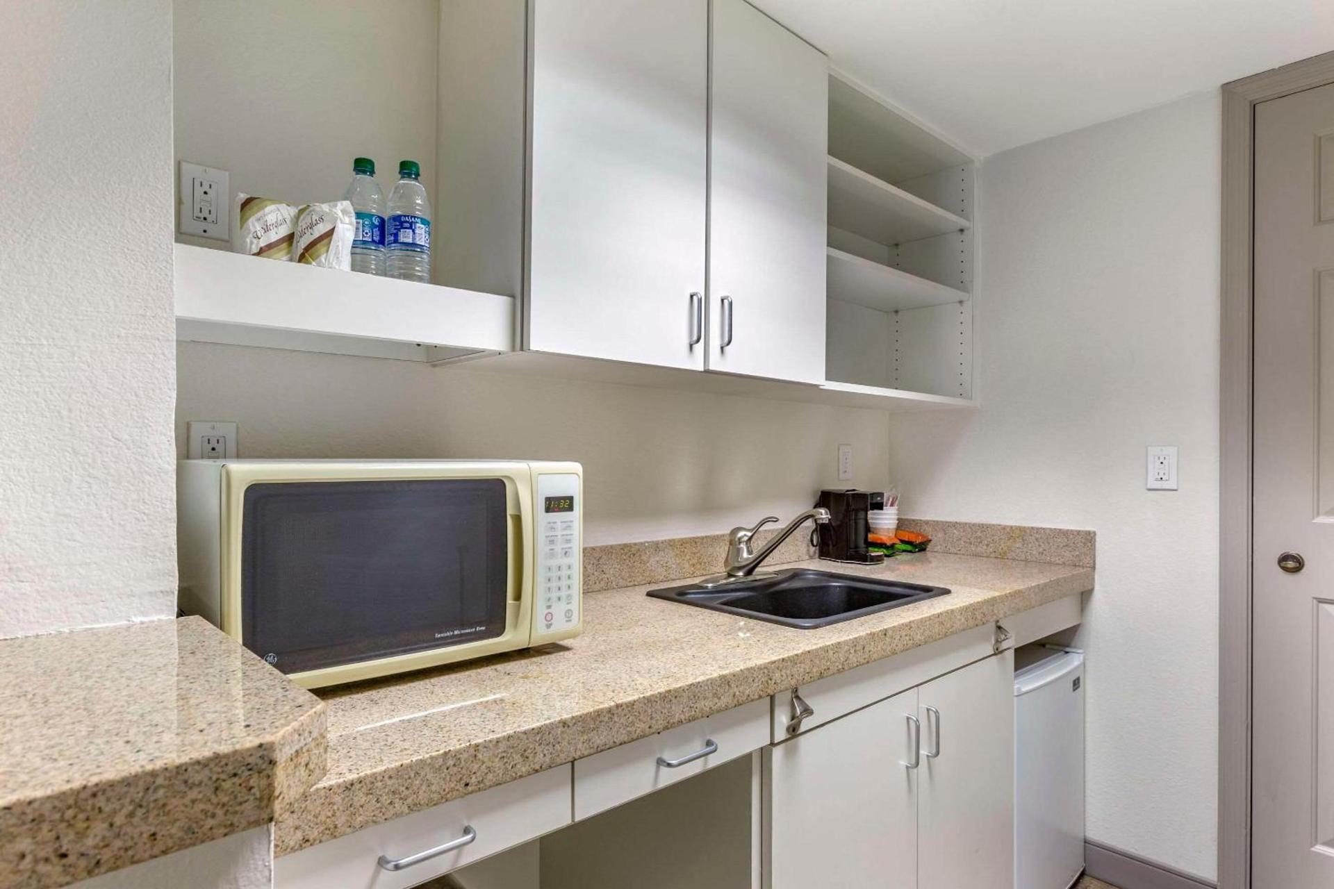 Windmill Suites Surprise - Phoenix, an Ascend Collection Hotel photo 22