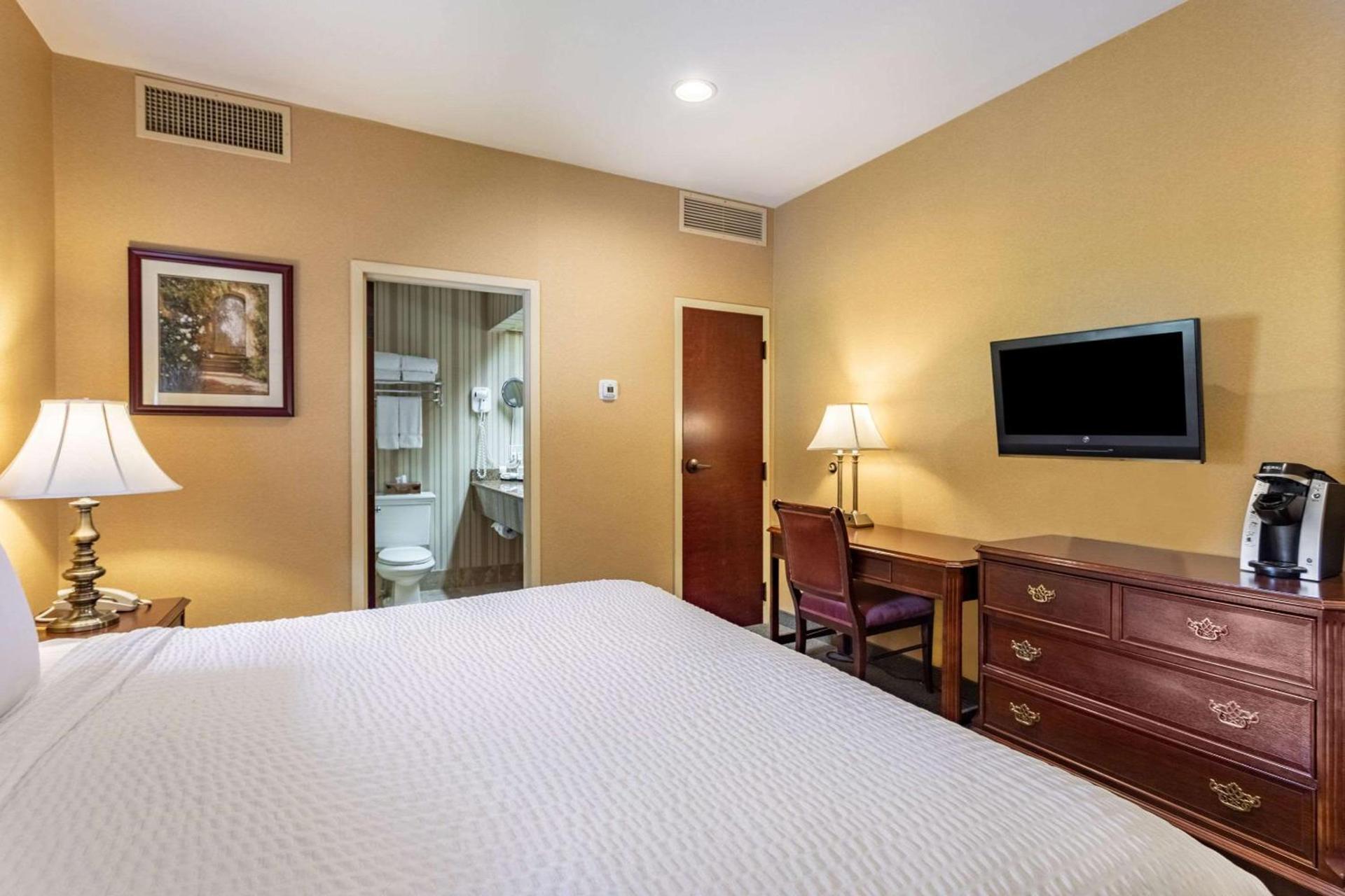 Traditions Hotel & Spa Johnson City - Binghamton, an Ascend Collection Hotel photo 12