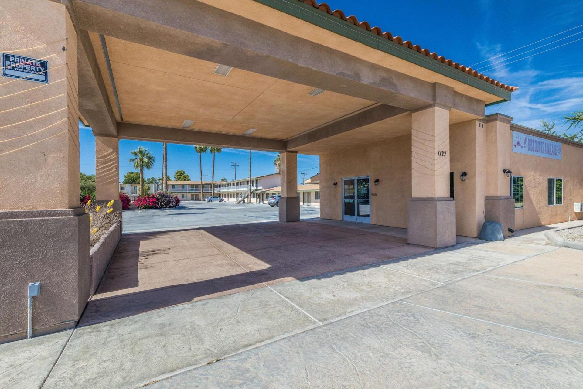 Rodeway Inn & Suites Blythe I-10 photo 2