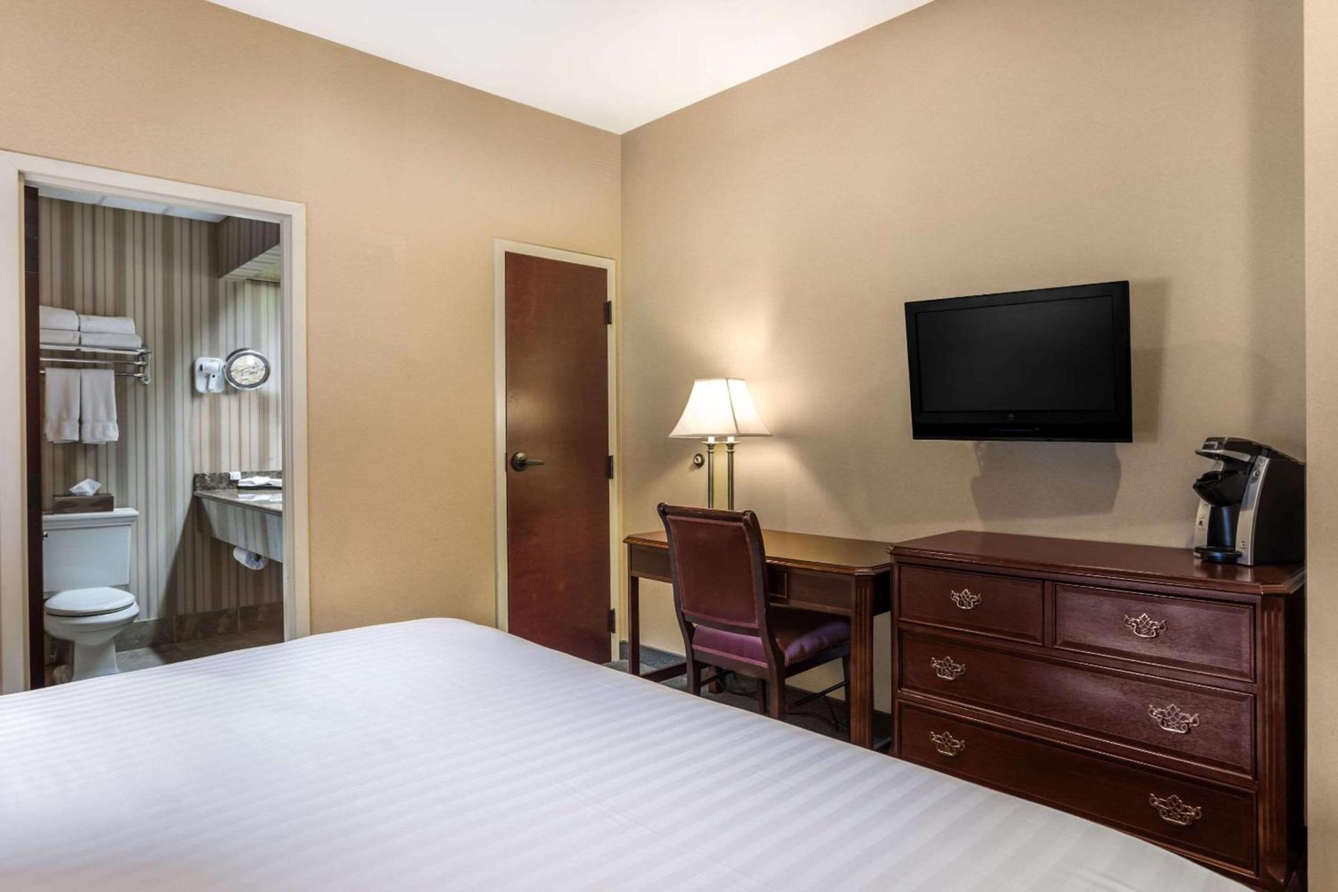Traditions Hotel & Spa Johnson City - Binghamton, an Ascend Collection Hotel photo 27