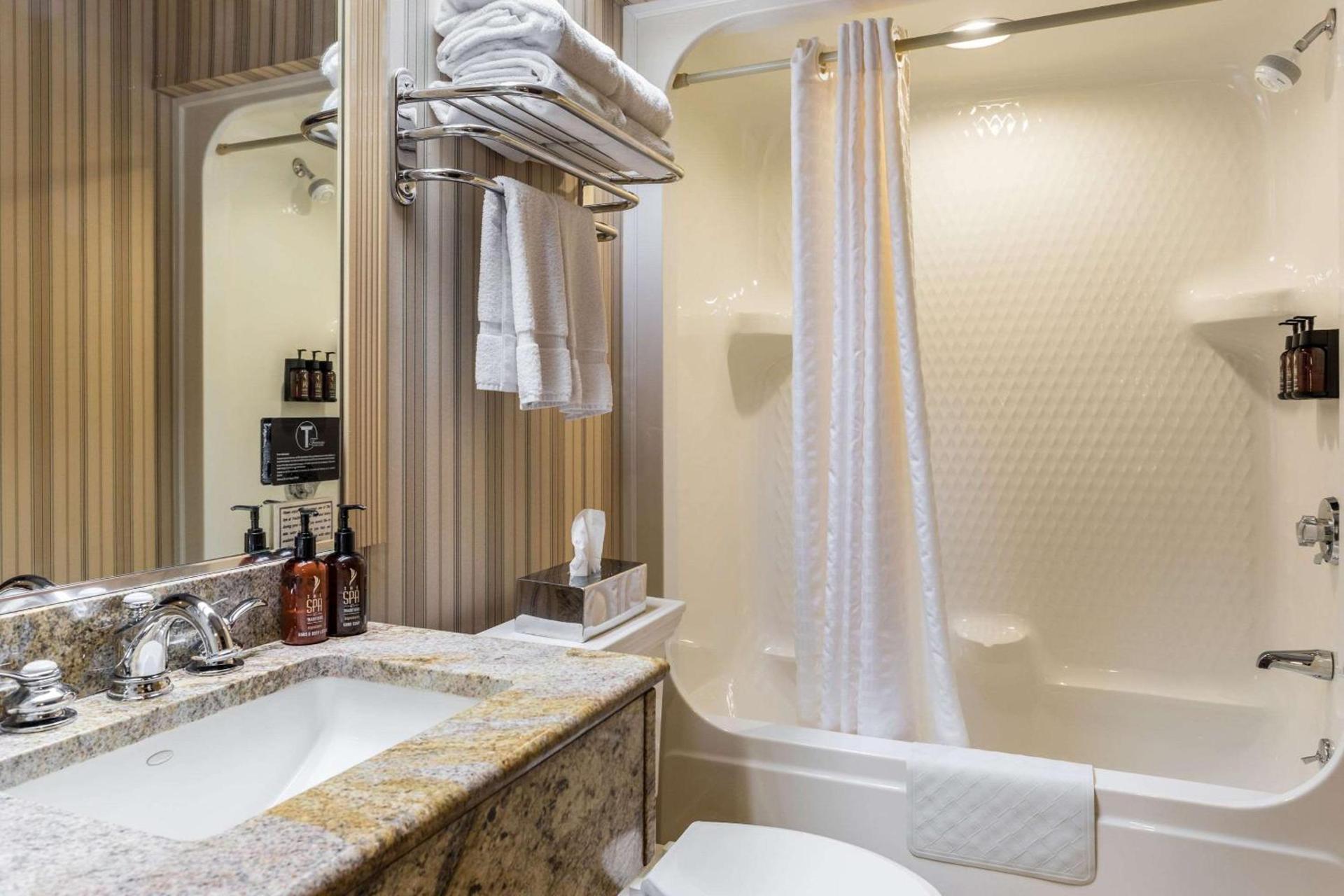 Traditions Hotel & Spa Johnson City - Binghamton, an Ascend Collection Hotel photo 30