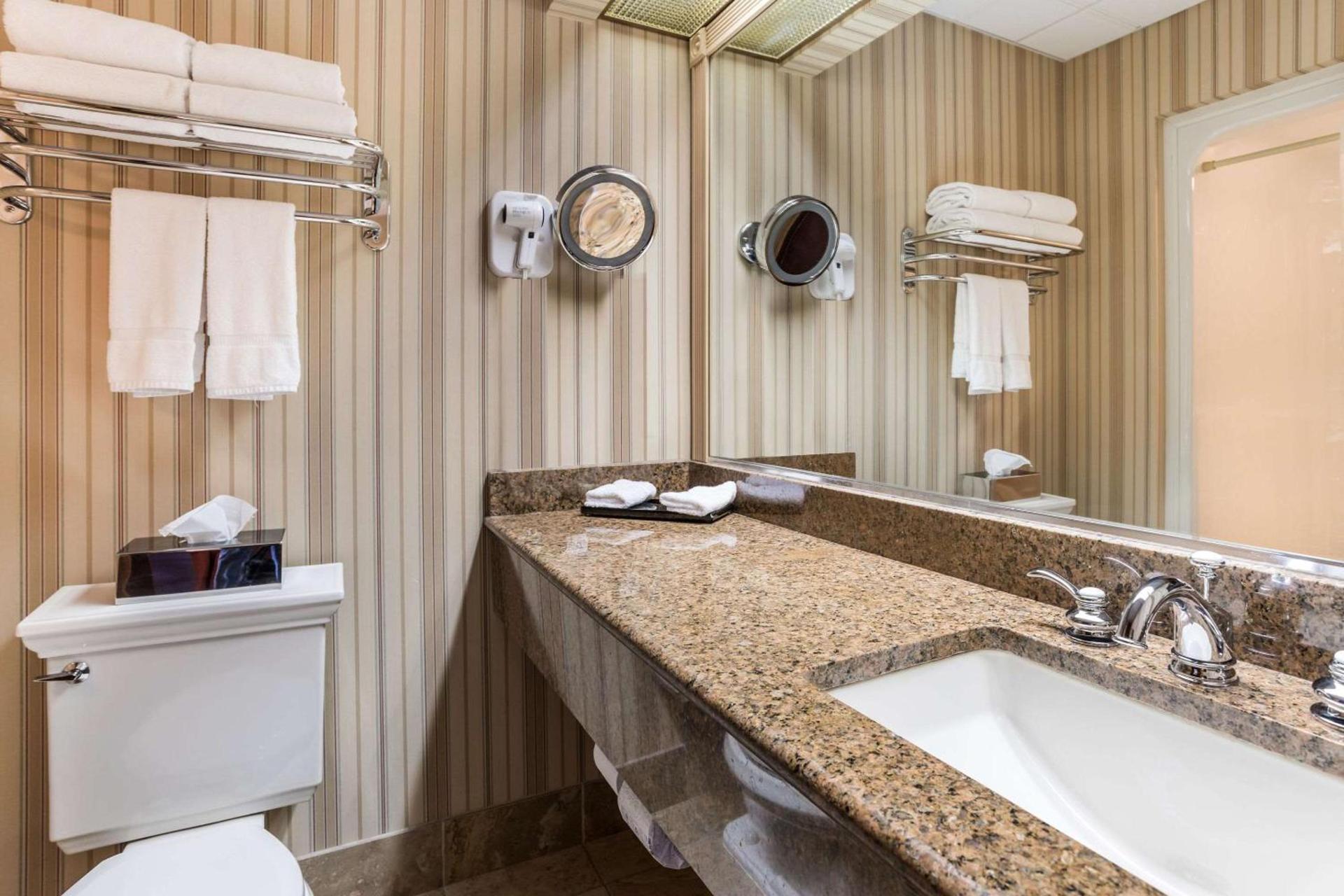 Traditions Hotel & Spa Johnson City - Binghamton, an Ascend Collection Hotel photo 31