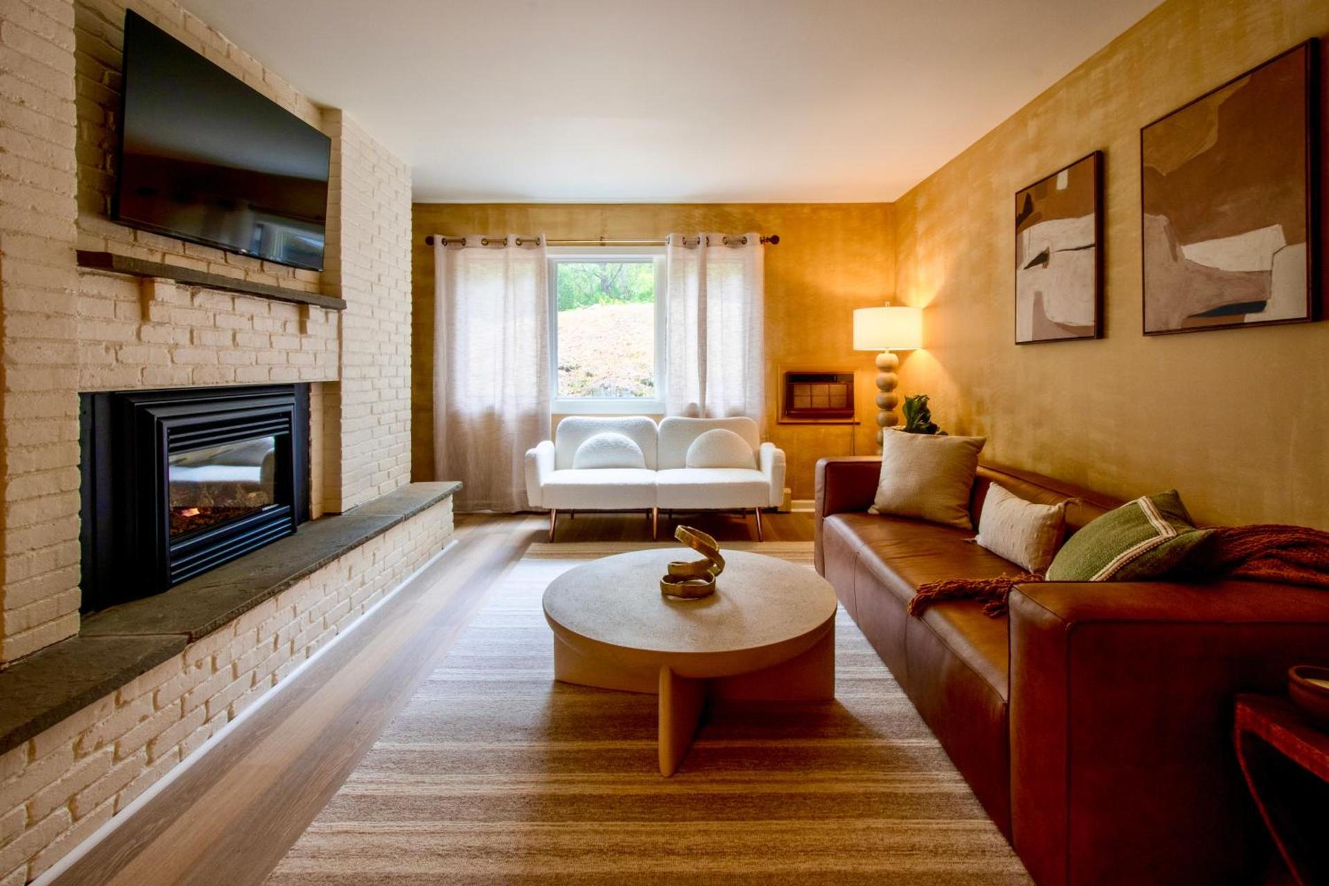 The Harlow House photo 4