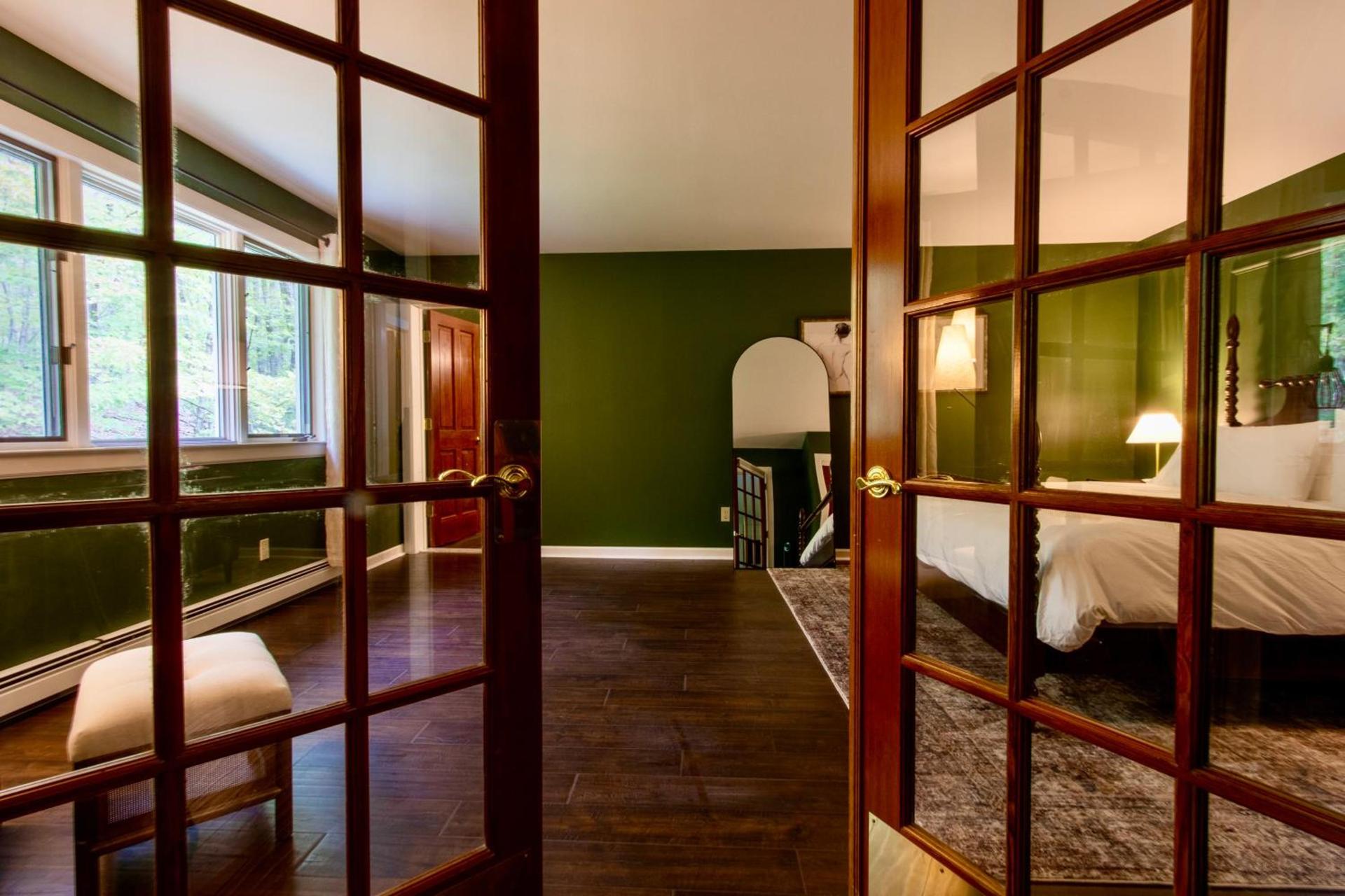 The Harlow House photo 17