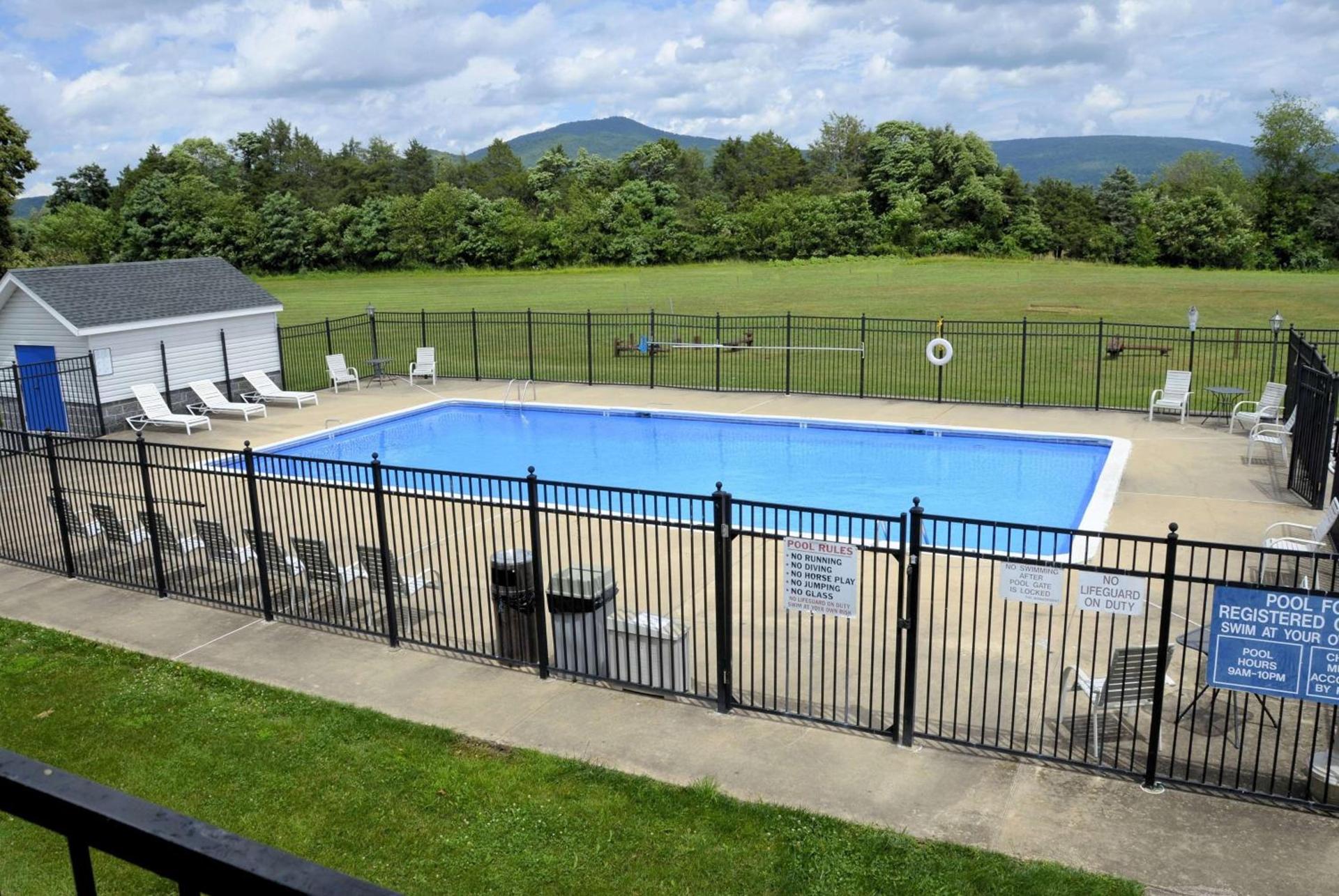 Days Inn by Wyndham Luray Shenandoah photo 5
