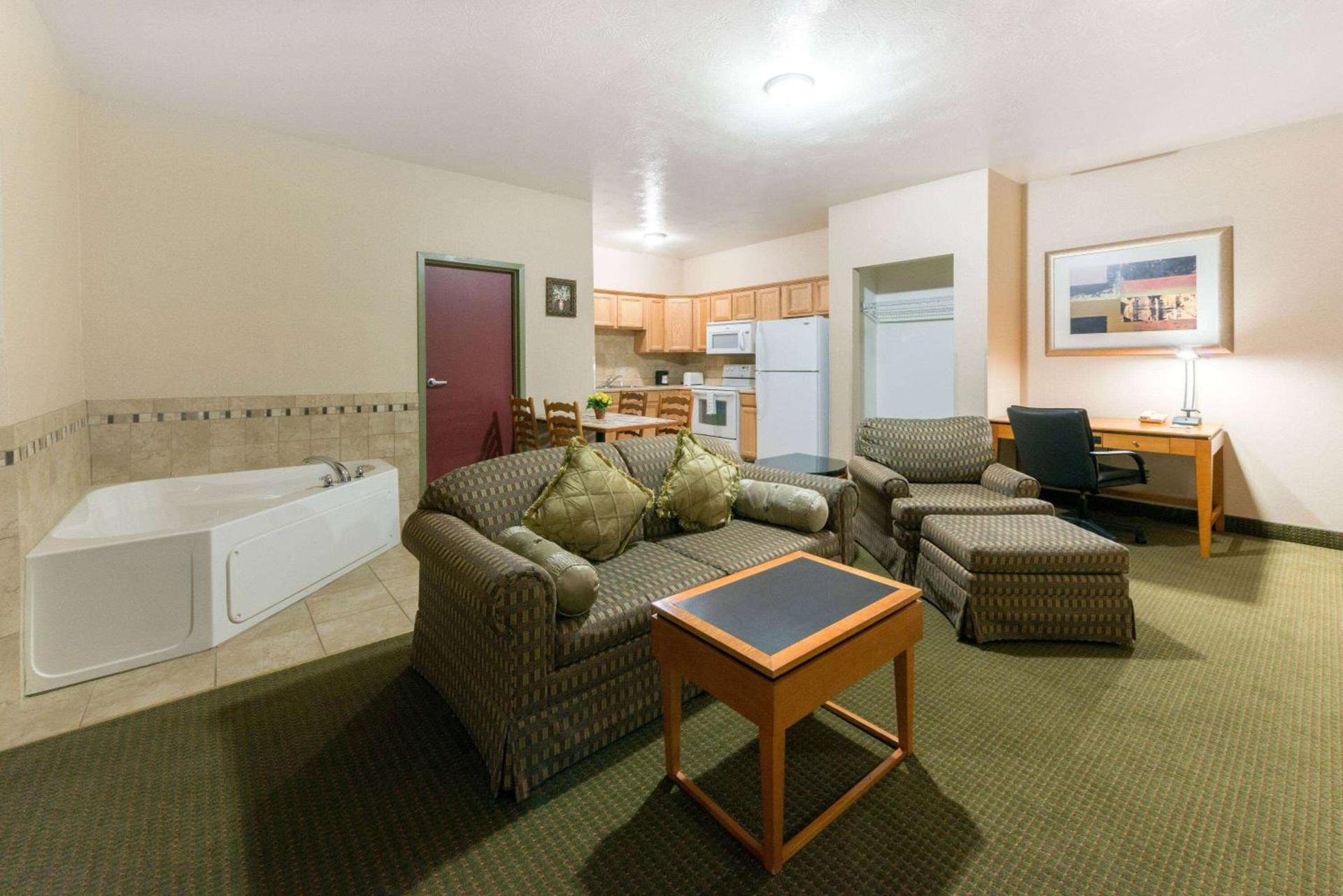 Days Inn by Wyndham Luray Shenandoah photo 12