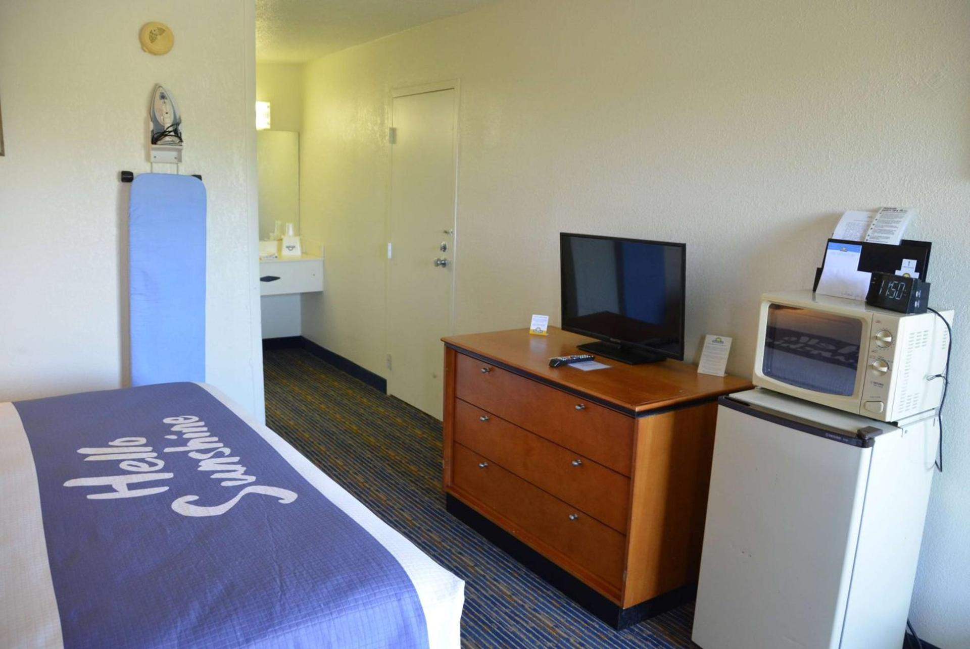 Days Inn by Wyndham Luray Shenandoah photo 22
