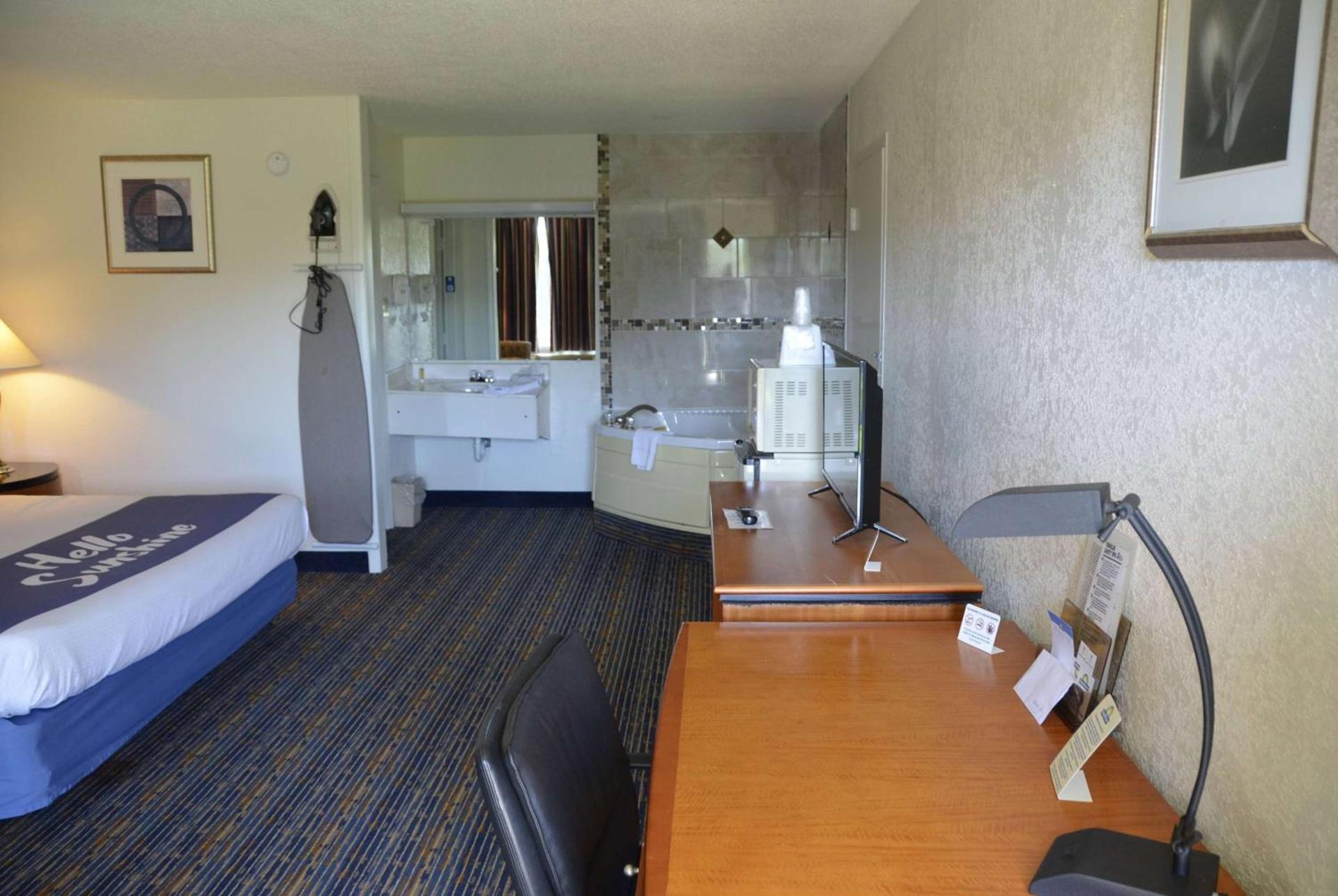 Days Inn by Wyndham Luray Shenandoah photo 24