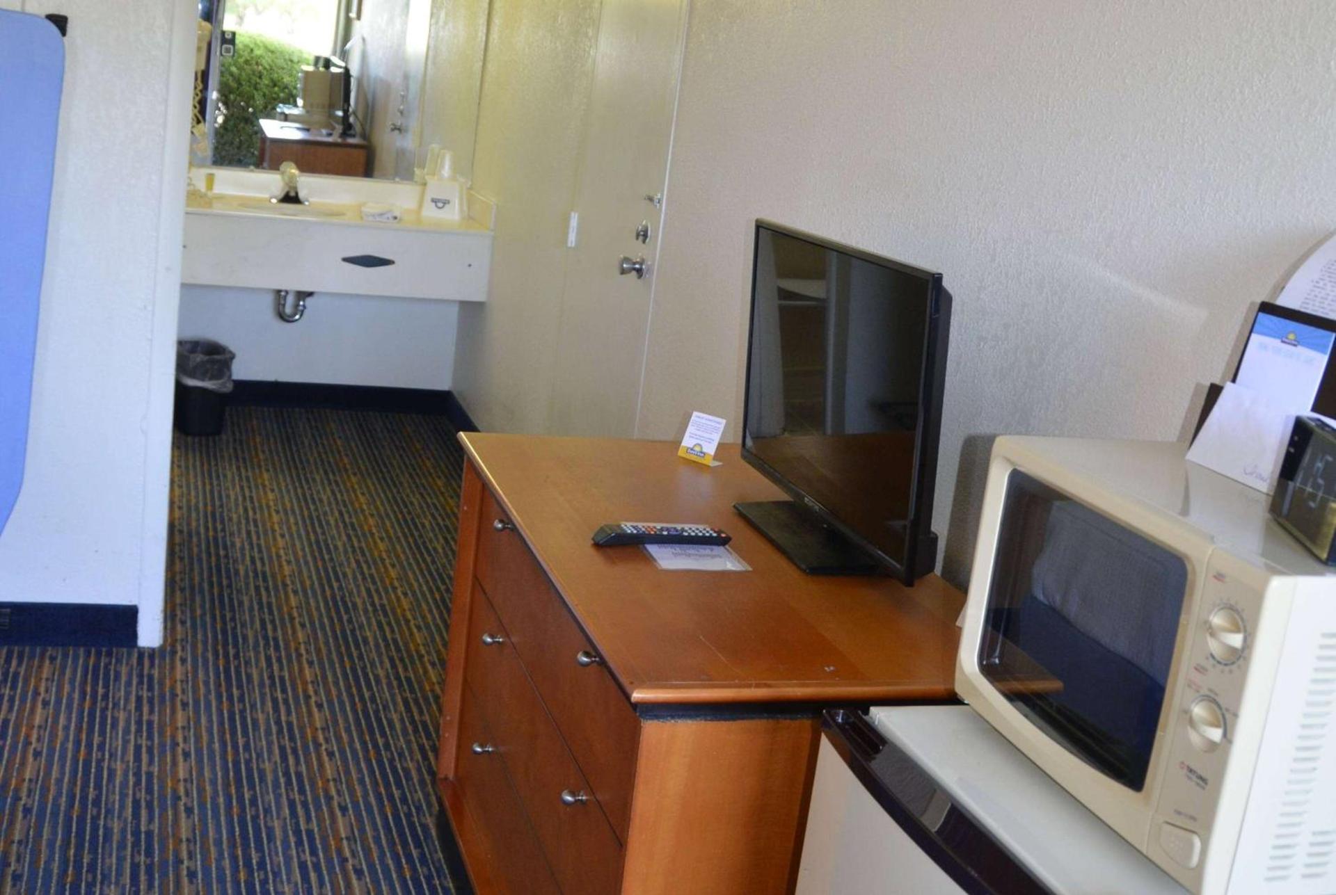 Days Inn by Wyndham Luray Shenandoah photo 32
