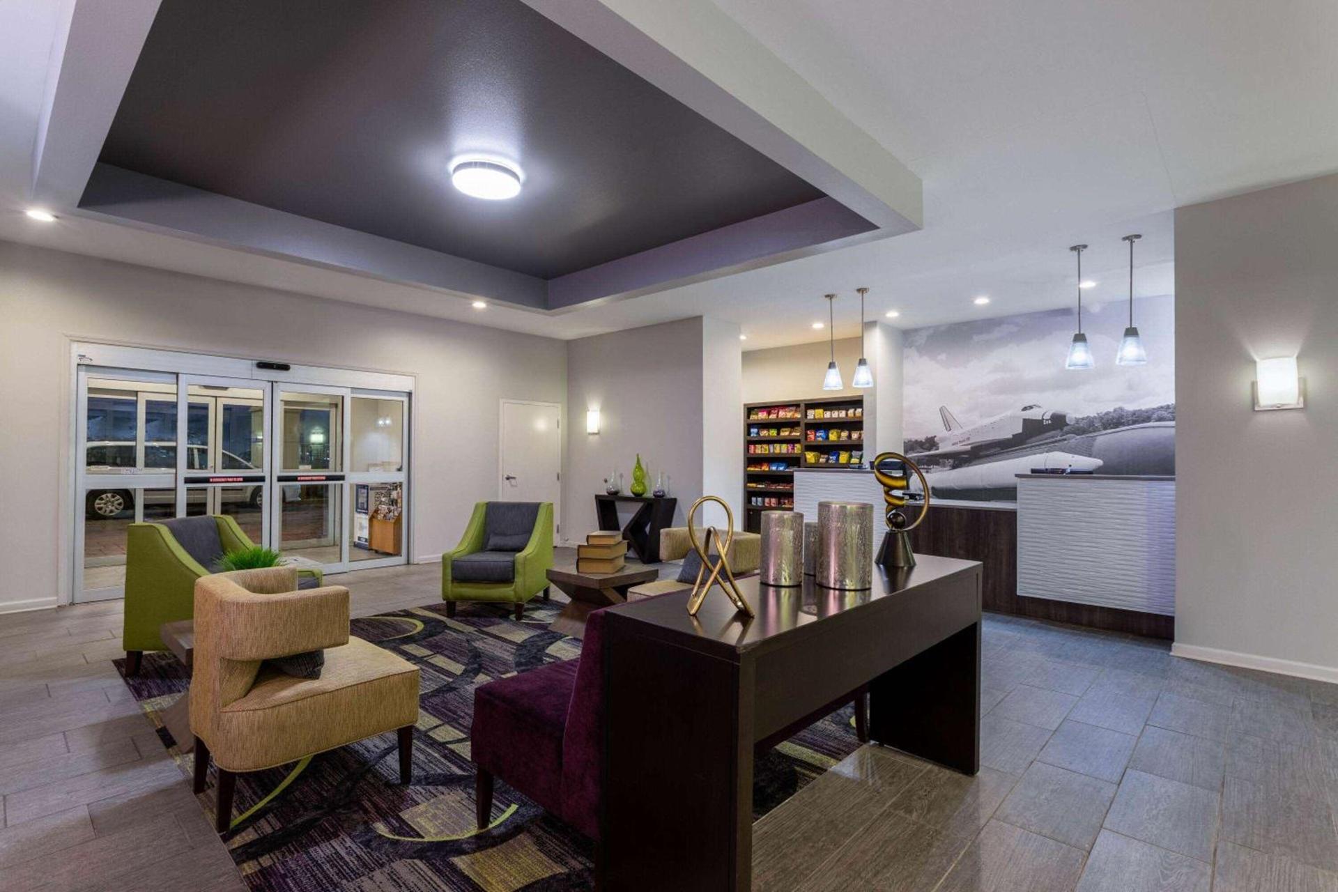 La Quinta by Wyndham Huntsville Airport Madison photo 8