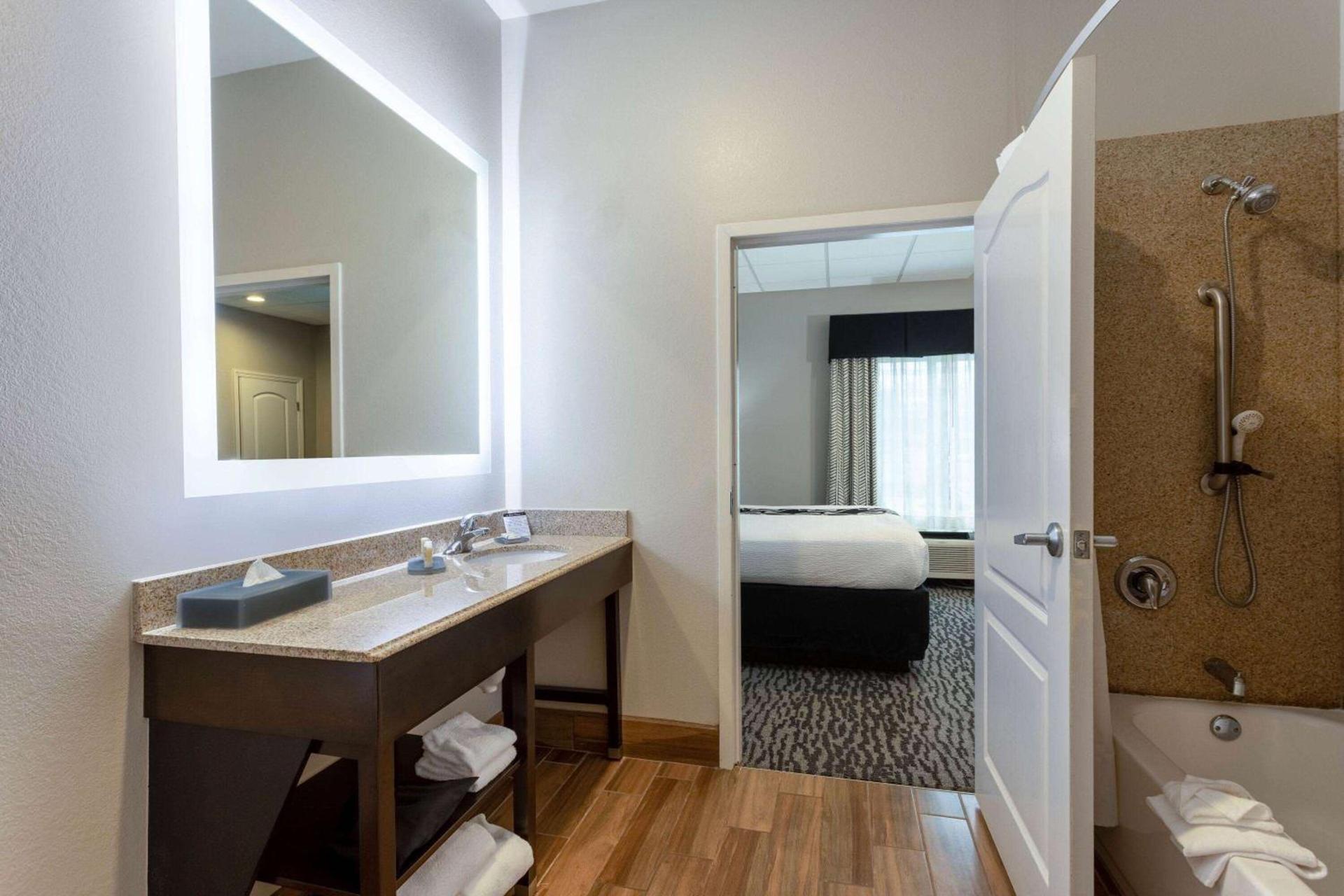 La Quinta by Wyndham Huntsville Airport Madison photo 47