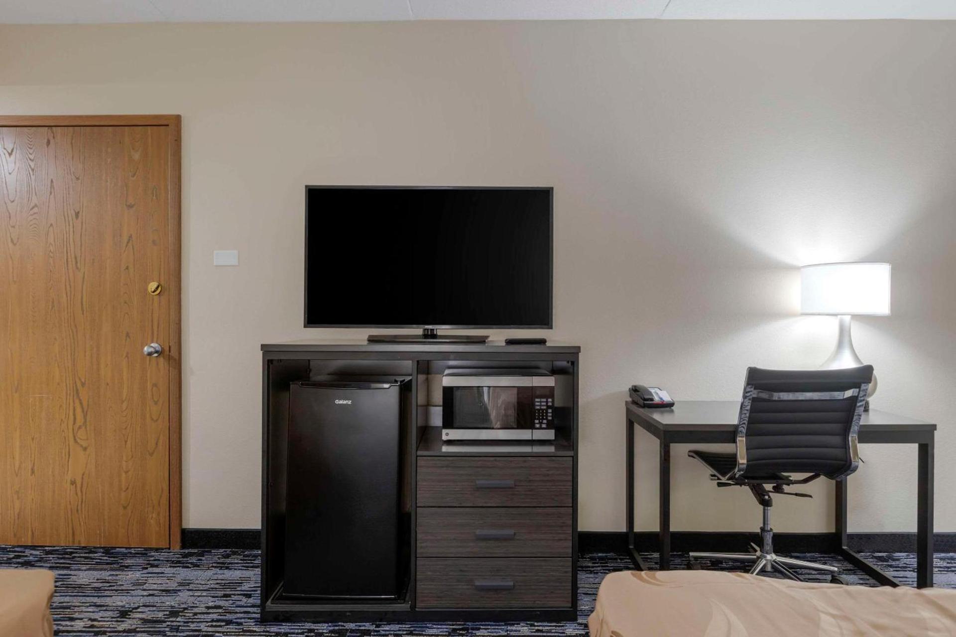 Rodeway Inn Grandville - Grand Rapids photo 18