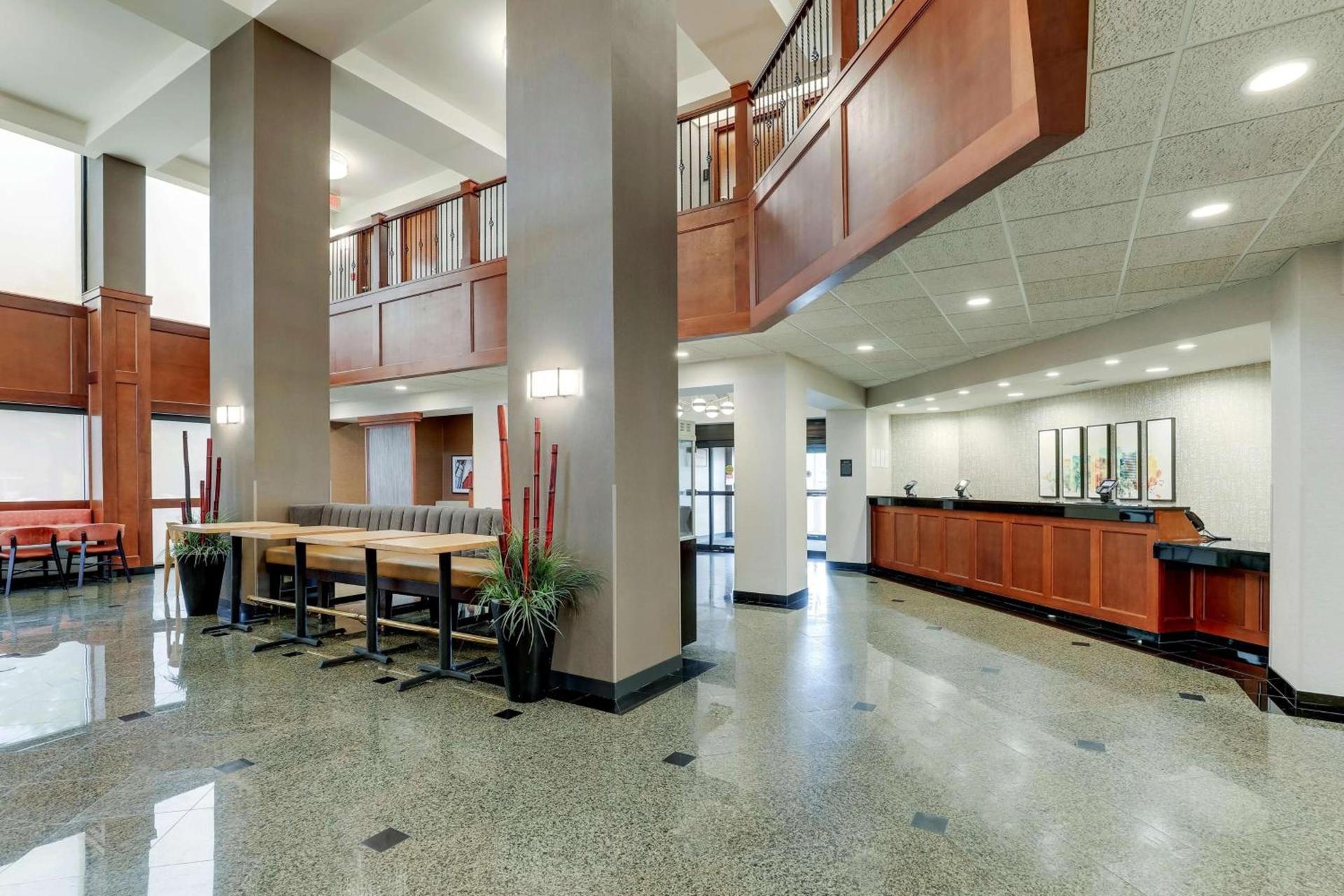 Drury Inn & Suites Birmingham Lakeshore Drive photo 4