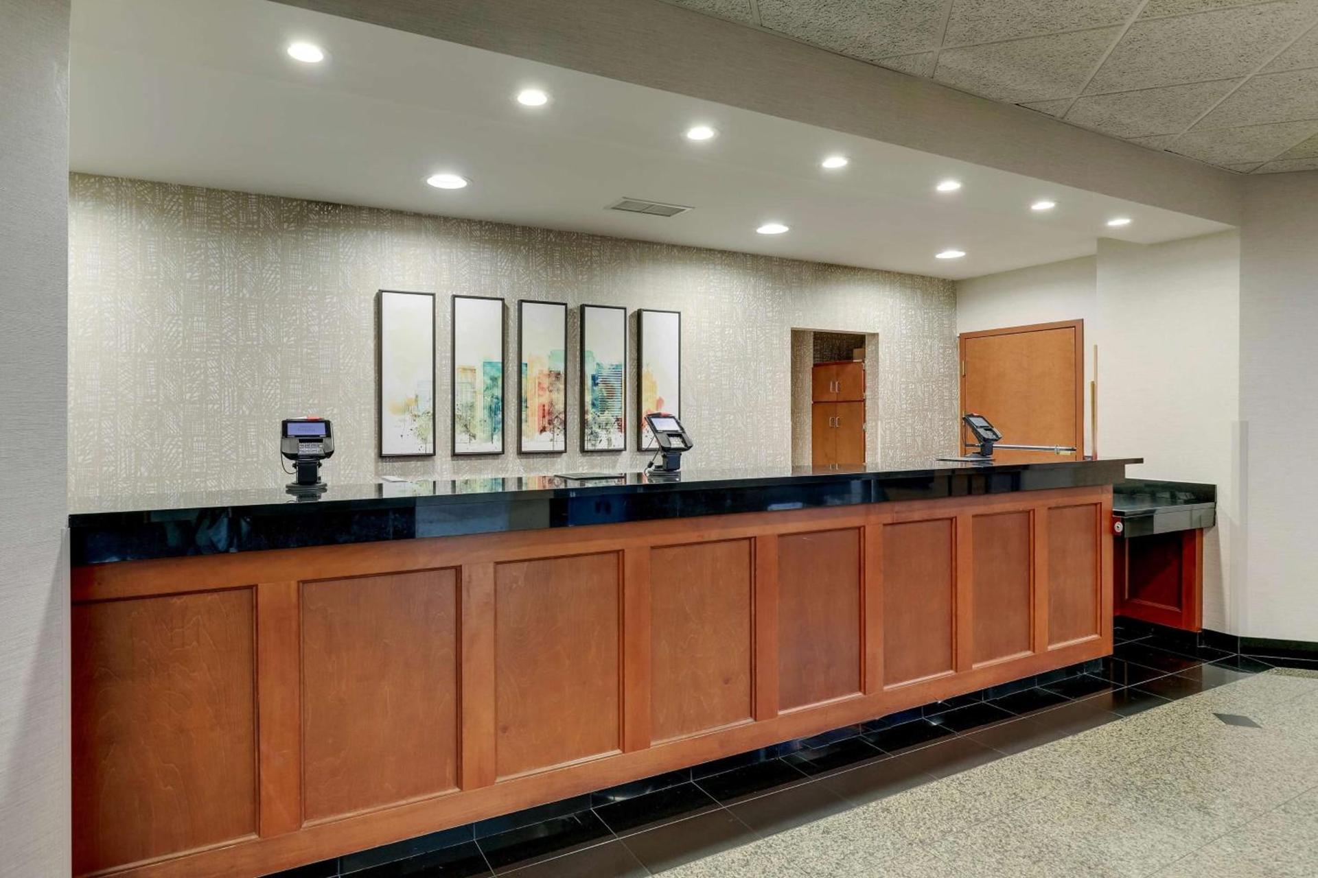 Drury Inn & Suites Birmingham Lakeshore Drive photo 7