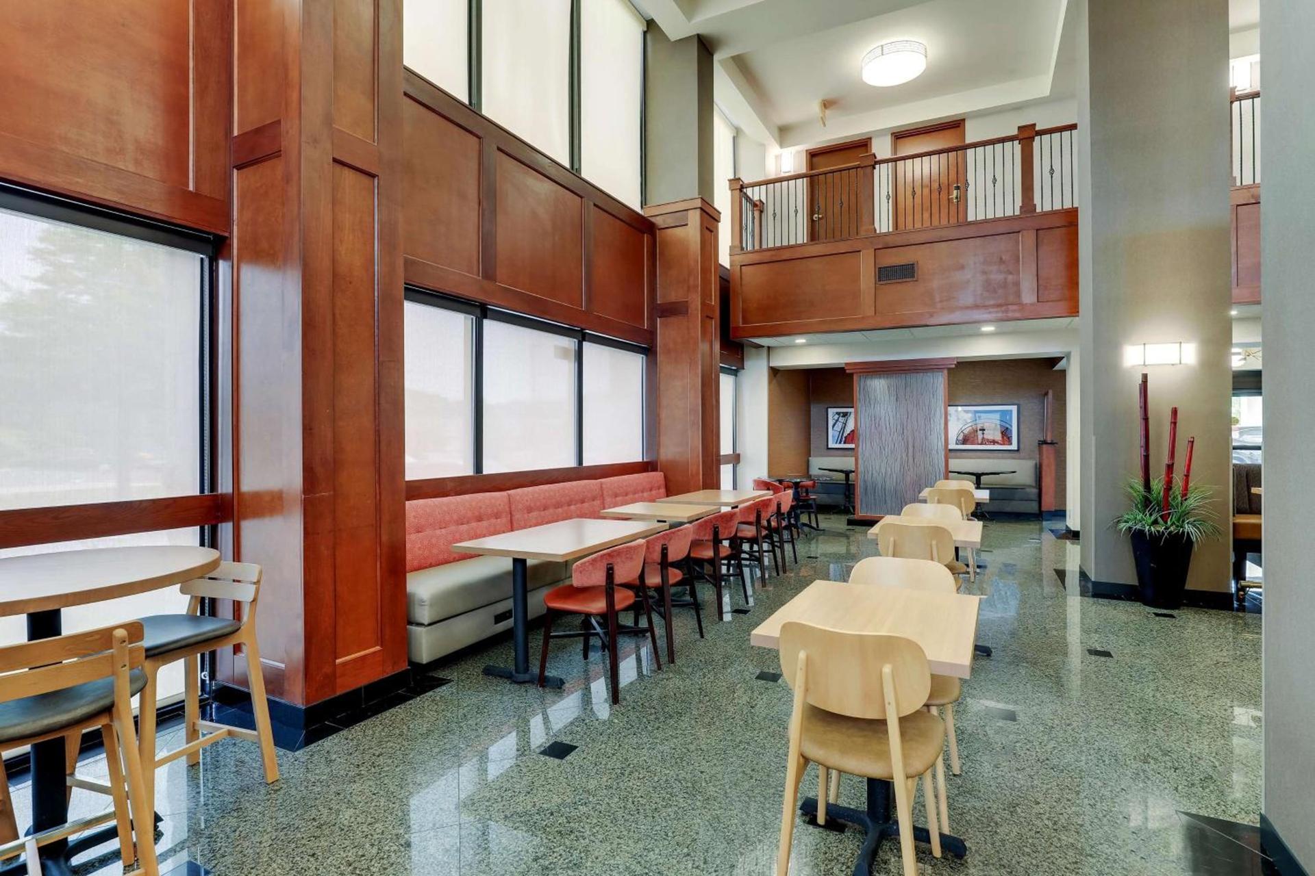 Drury Inn & Suites Birmingham Lakeshore Drive photo 9