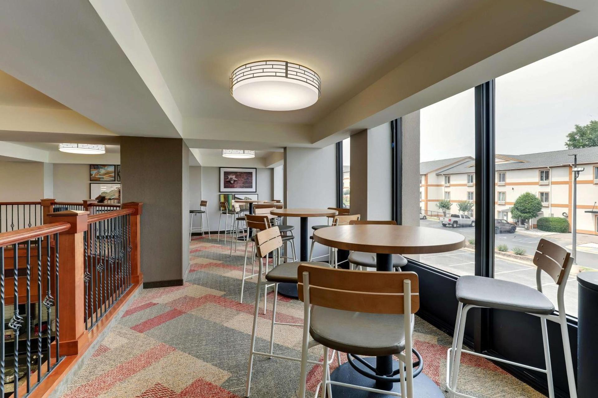 Drury Inn & Suites Birmingham Lakeshore Drive photo 11