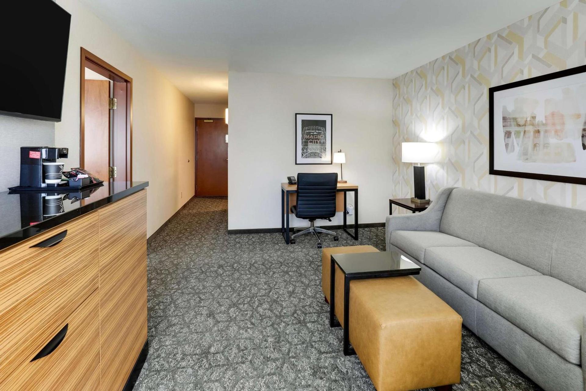 Drury Inn & Suites Birmingham Lakeshore Drive photo 14