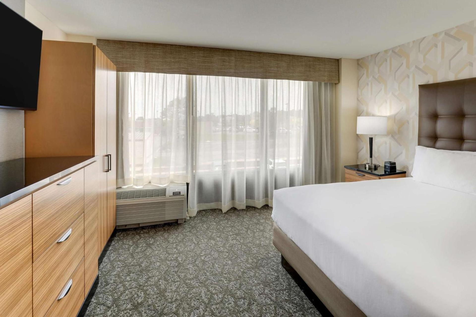 Drury Inn & Suites Birmingham Lakeshore Drive photo 16