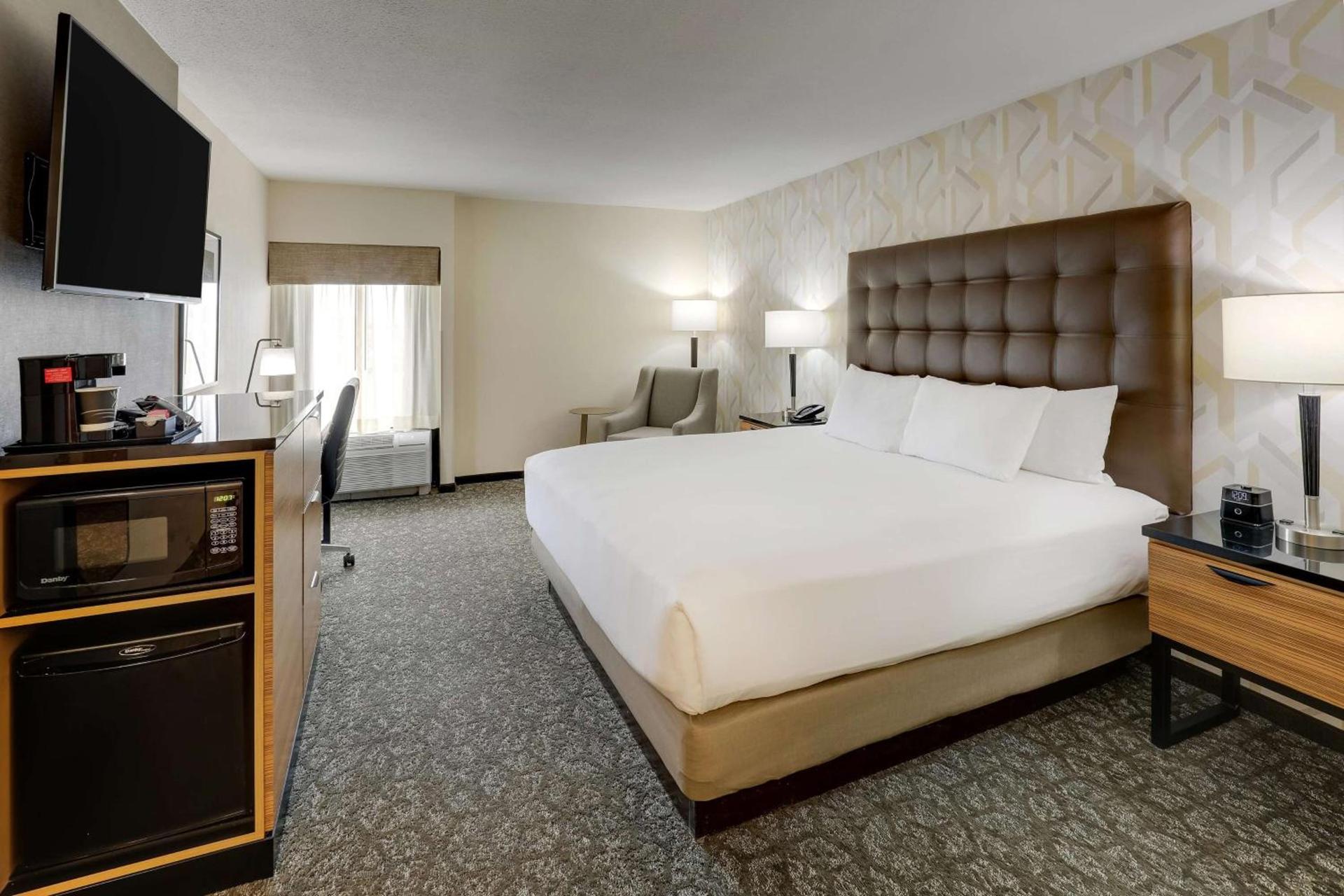 Drury Inn & Suites Birmingham Lakeshore Drive photo 18