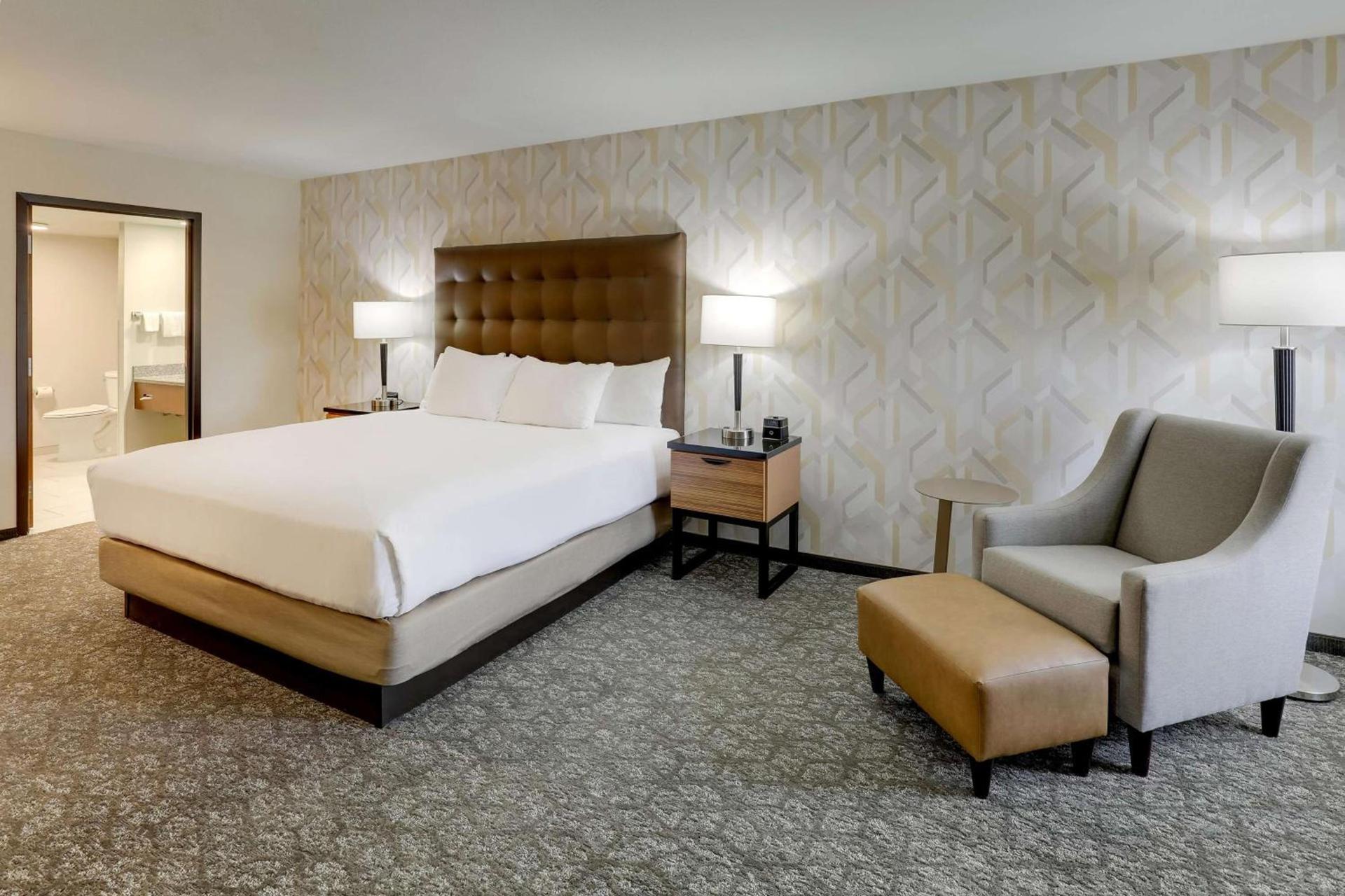 Drury Inn & Suites Birmingham Lakeshore Drive photo 26