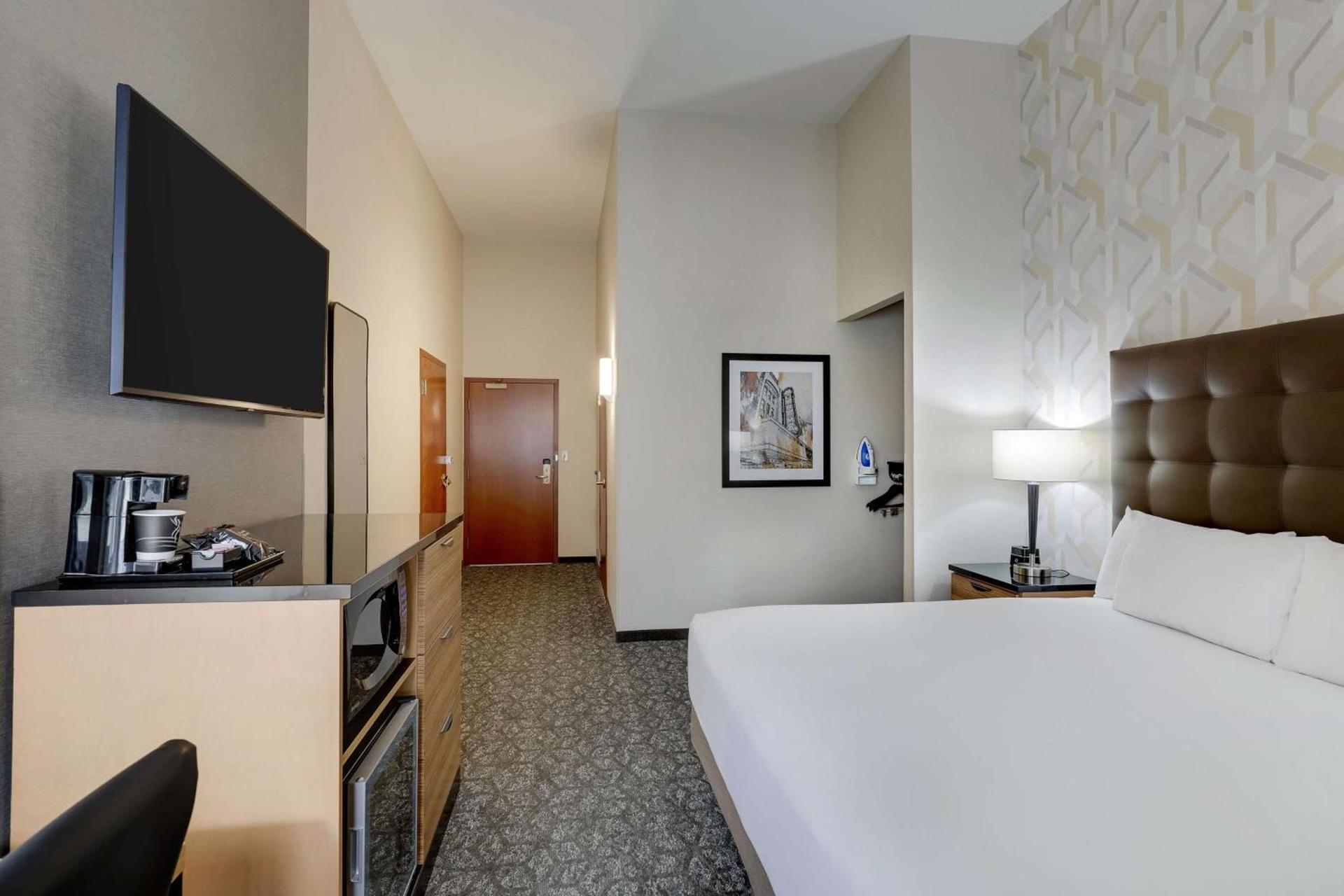 Drury Inn & Suites Birmingham Lakeshore Drive photo 24