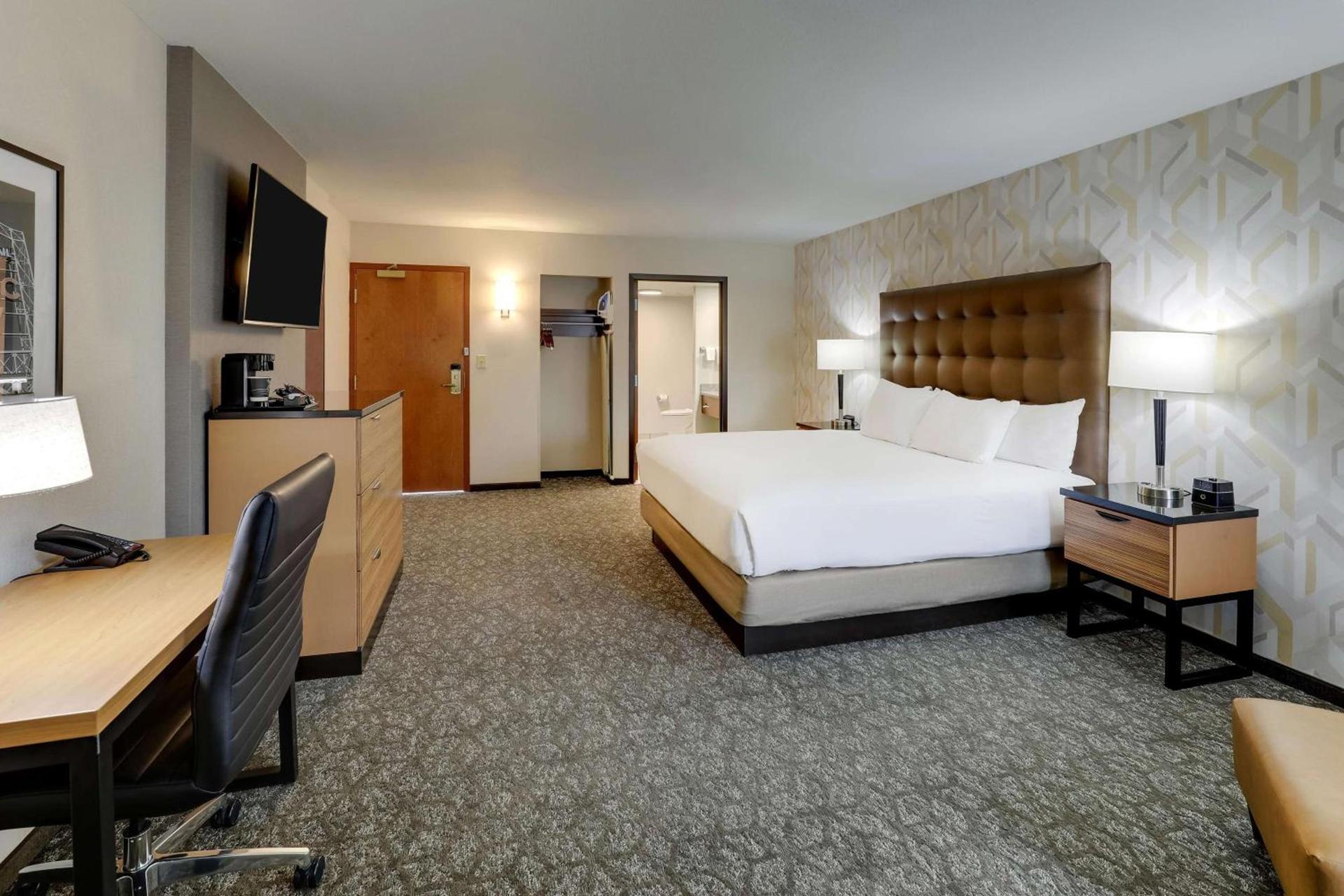 Drury Inn & Suites Birmingham Lakeshore Drive photo 27