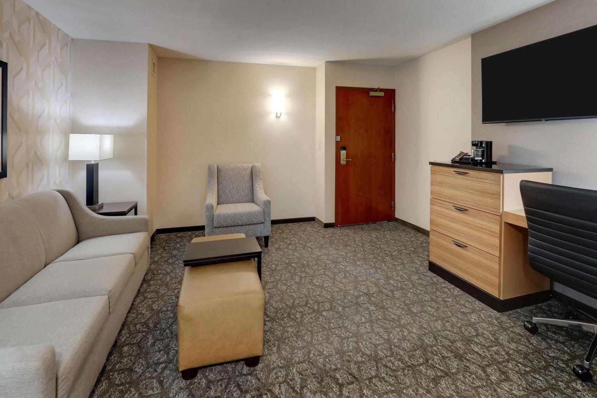 Drury Inn & Suites Birmingham Lakeshore Drive photo 34