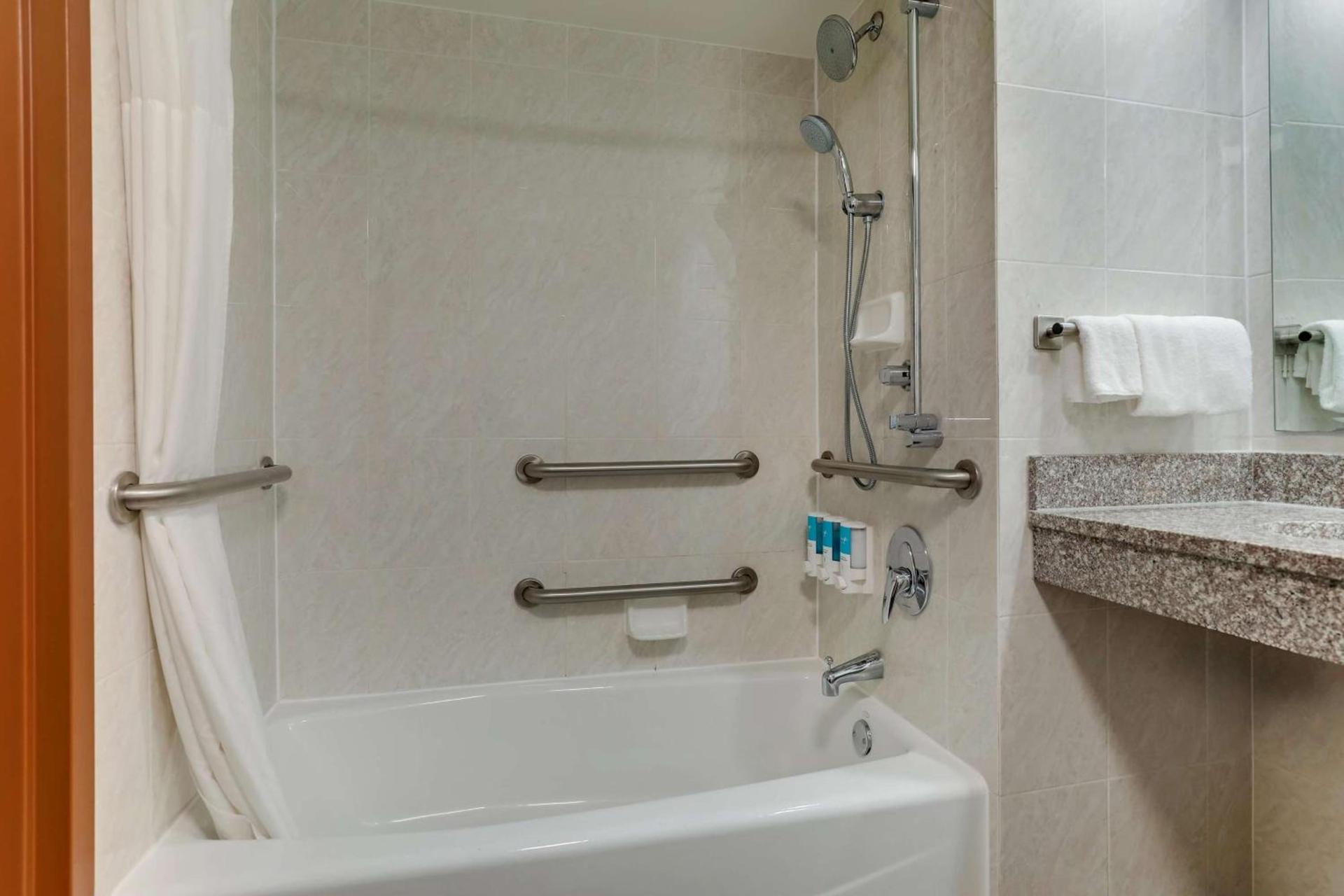 Drury Inn & Suites Birmingham Lakeshore Drive photo 43
