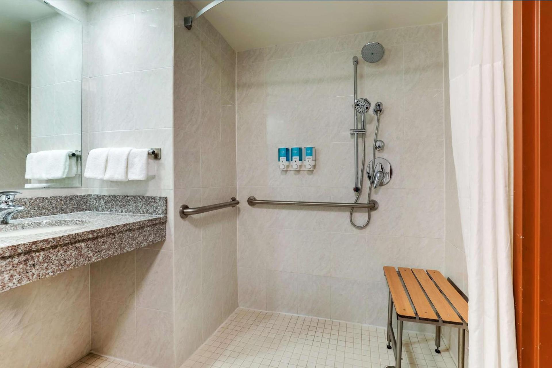 Drury Inn & Suites Birmingham Lakeshore Drive photo 44