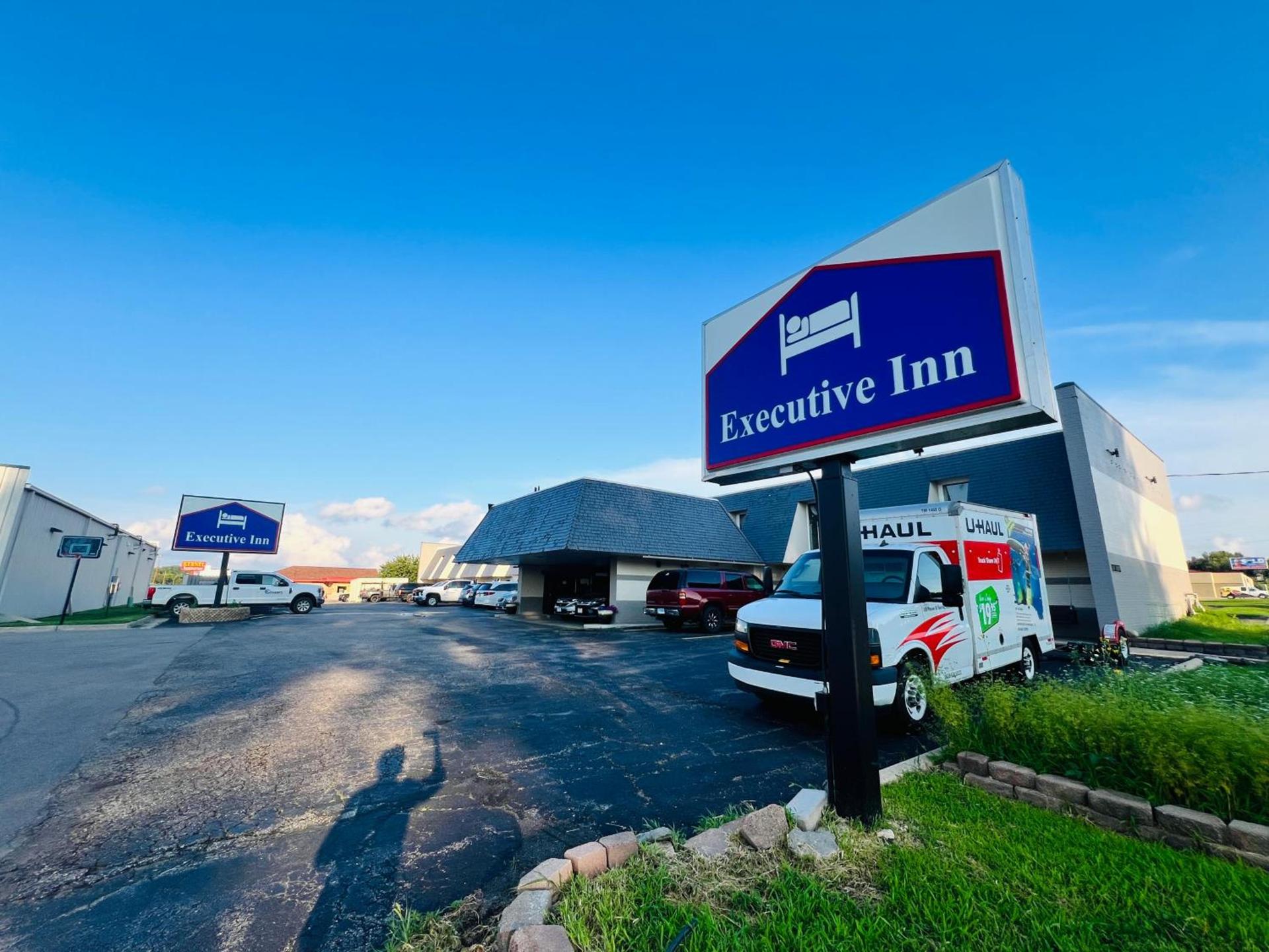 Executive Inn Owatonna Hwy 35 photo 18
