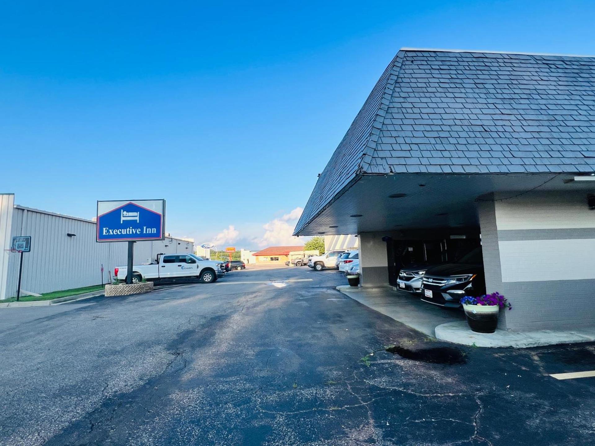 Executive Inn Owatonna Hwy 35 photo 15