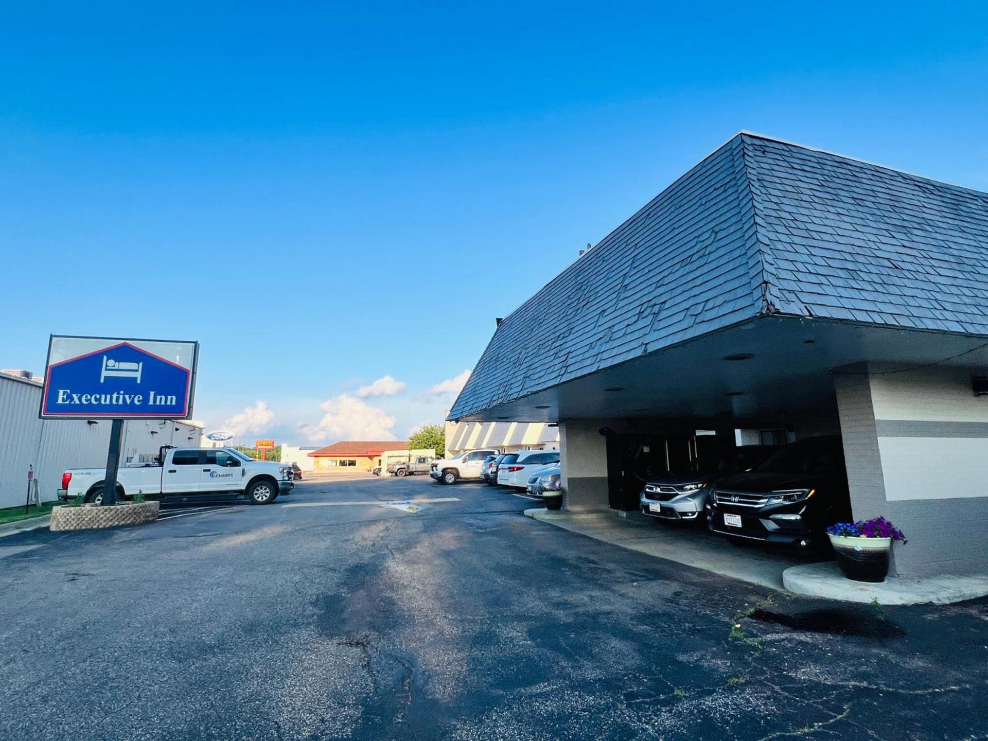 Executive Inn Owatonna Hwy 35 photo 23