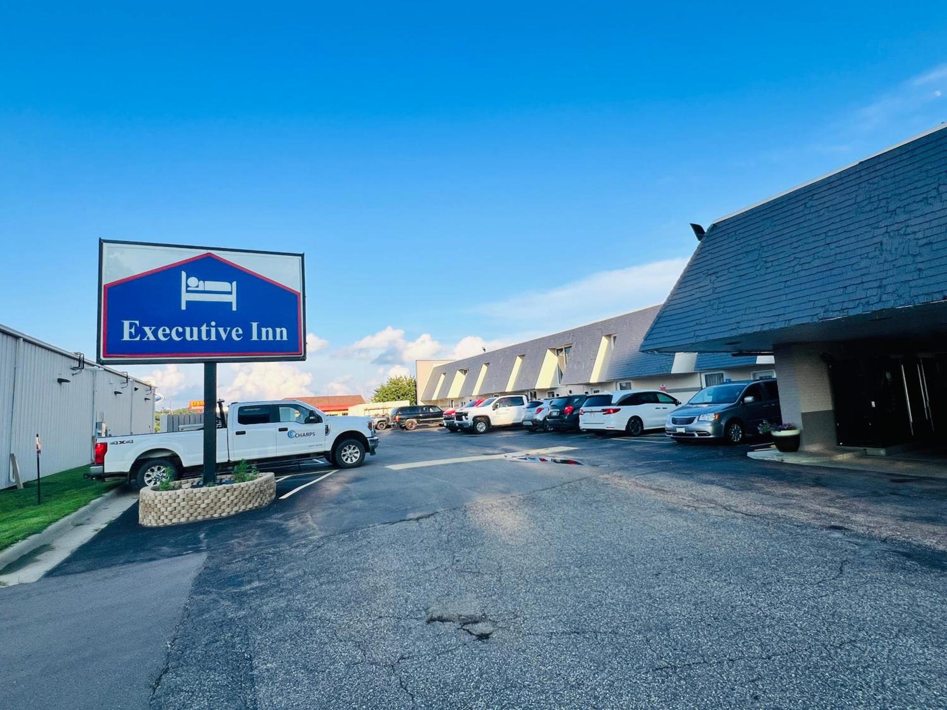 Executive Inn Owatonna Hwy 35 photo 22