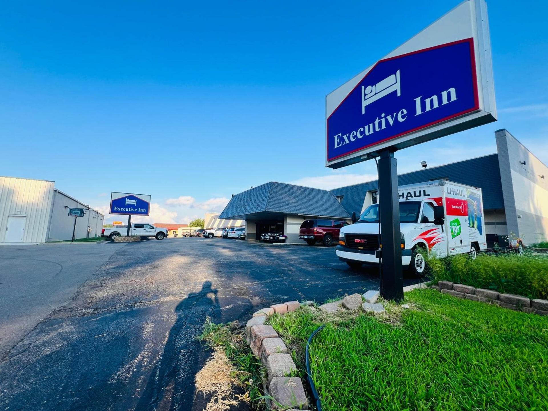 Executive Inn Owatonna Hwy 35 photo 28