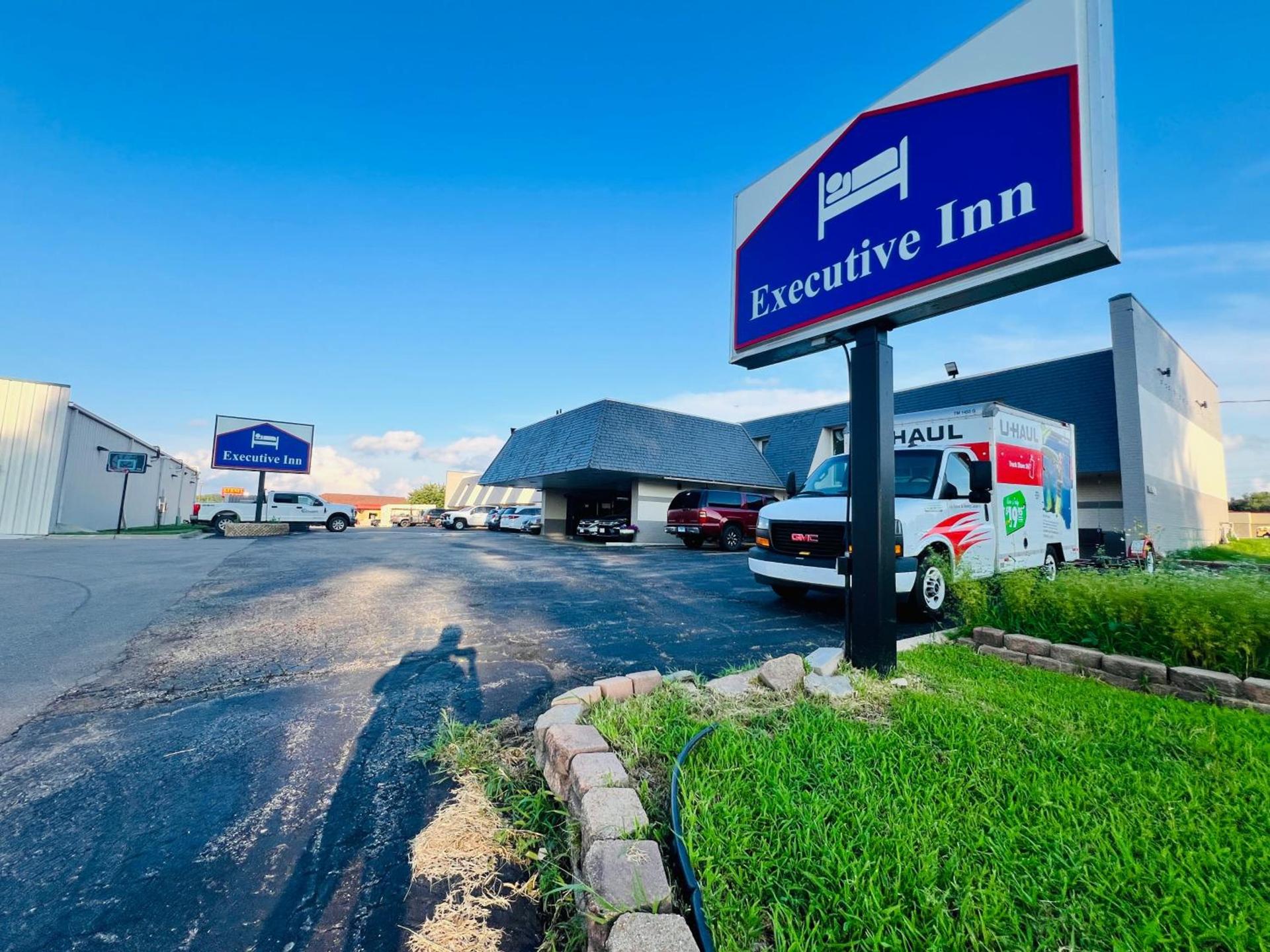 Executive Inn Owatonna Hwy 35 photo 32