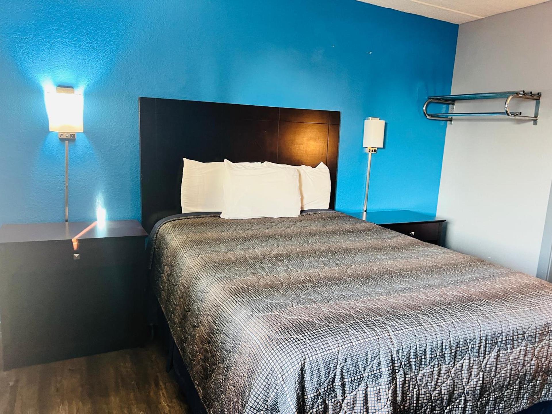Executive Inn Owatonna Hwy 35 photo 58