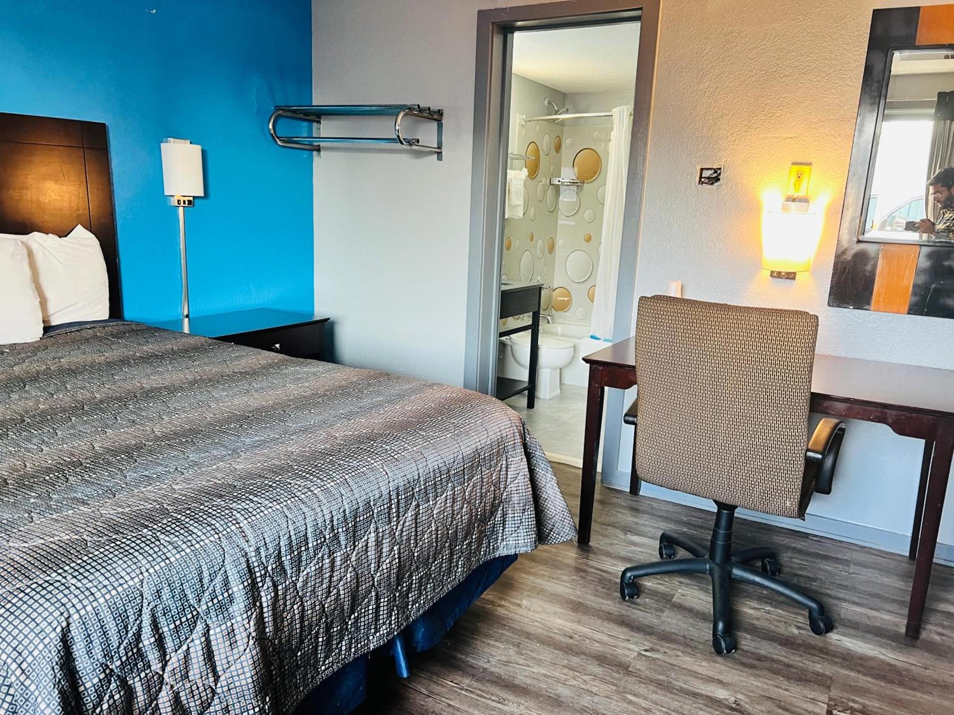 Executive Inn Owatonna Hwy 35 photo 64