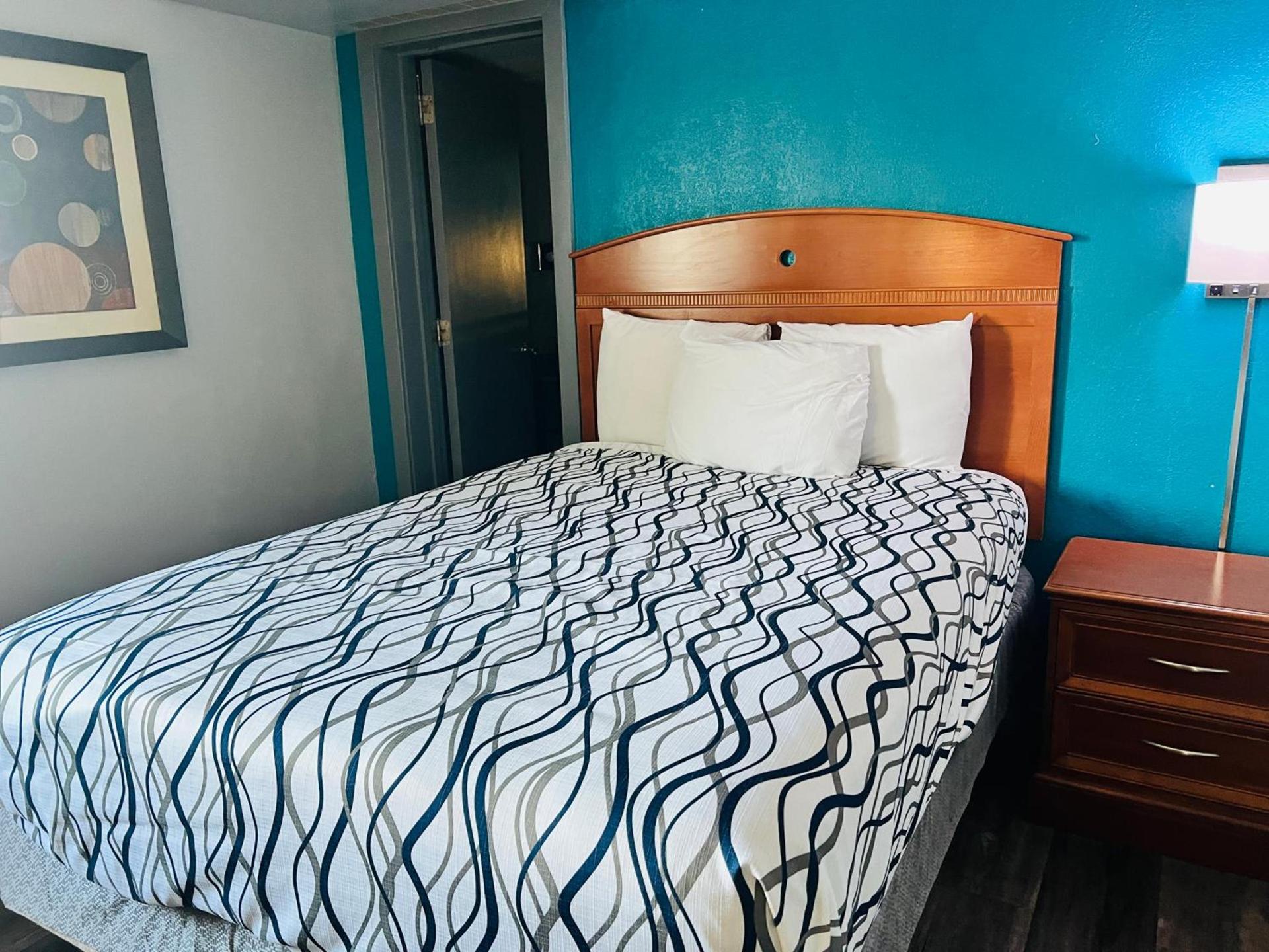 Executive Inn Owatonna Hwy 35 photo 71