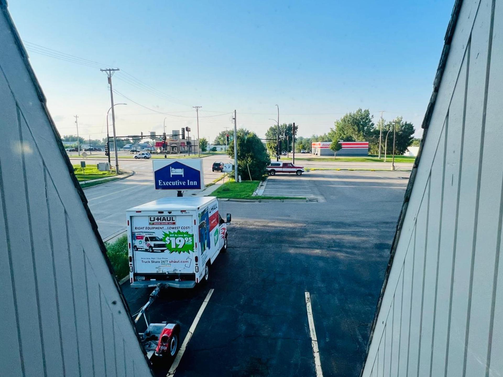 Executive Inn Owatonna Hwy 35 photo 88