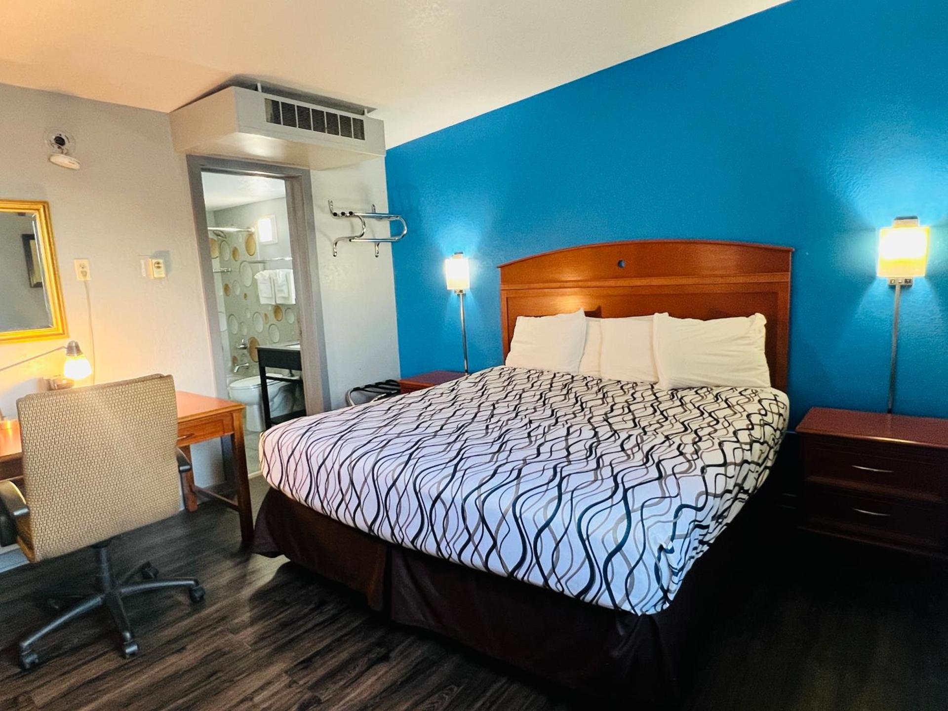 Executive Inn Owatonna Hwy 35 photo 82