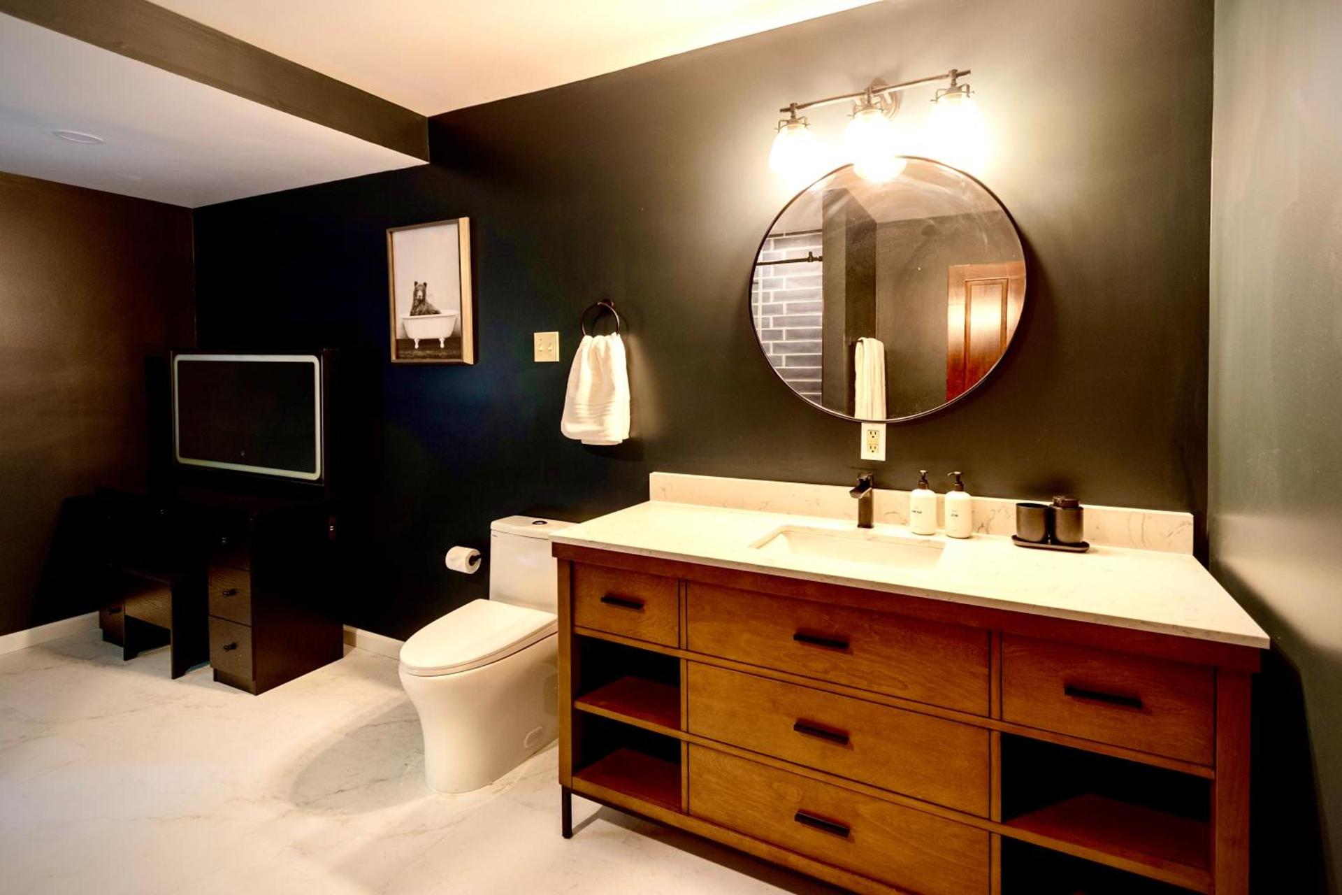 The Harlow House photo 15