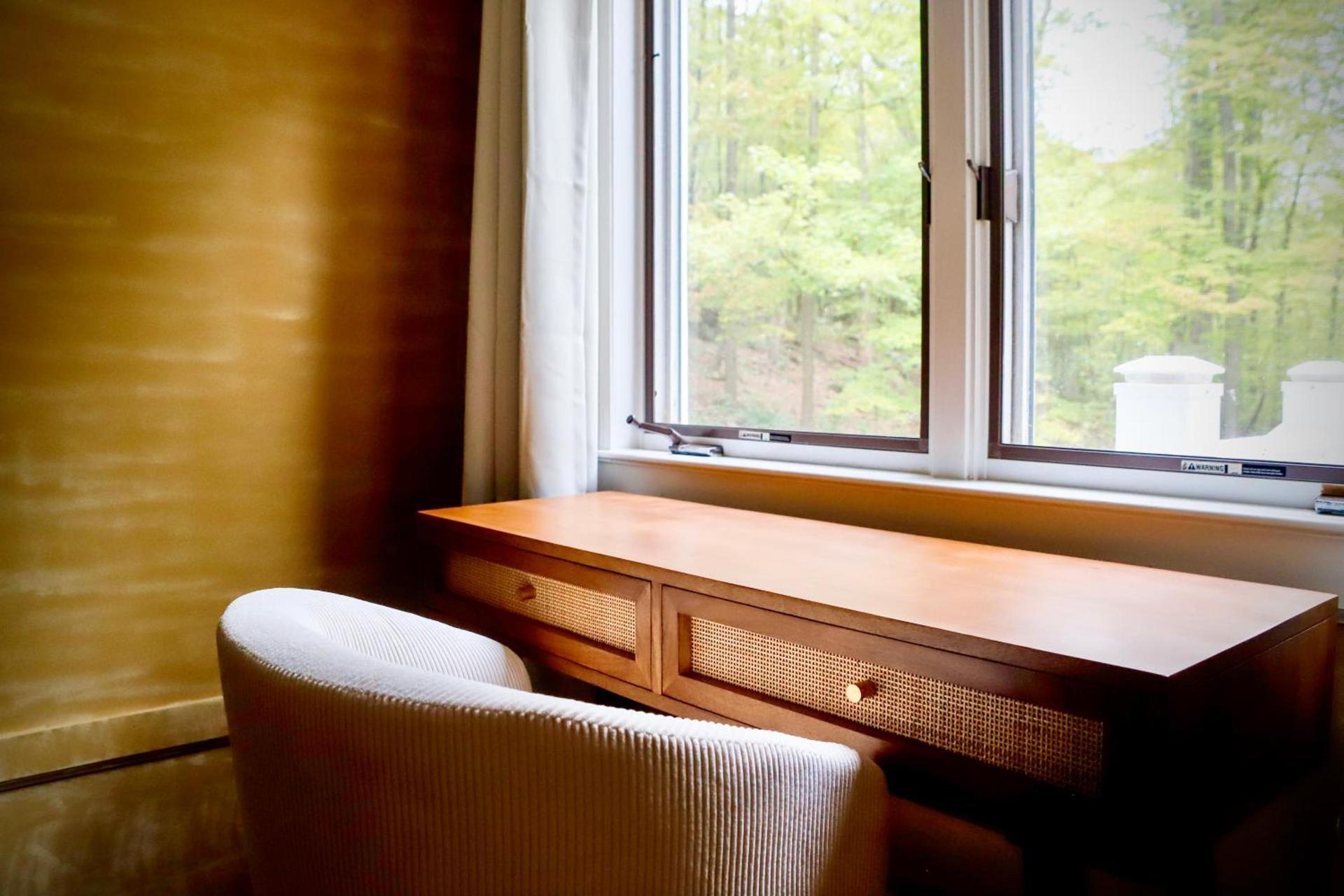 The Harlow House photo 33