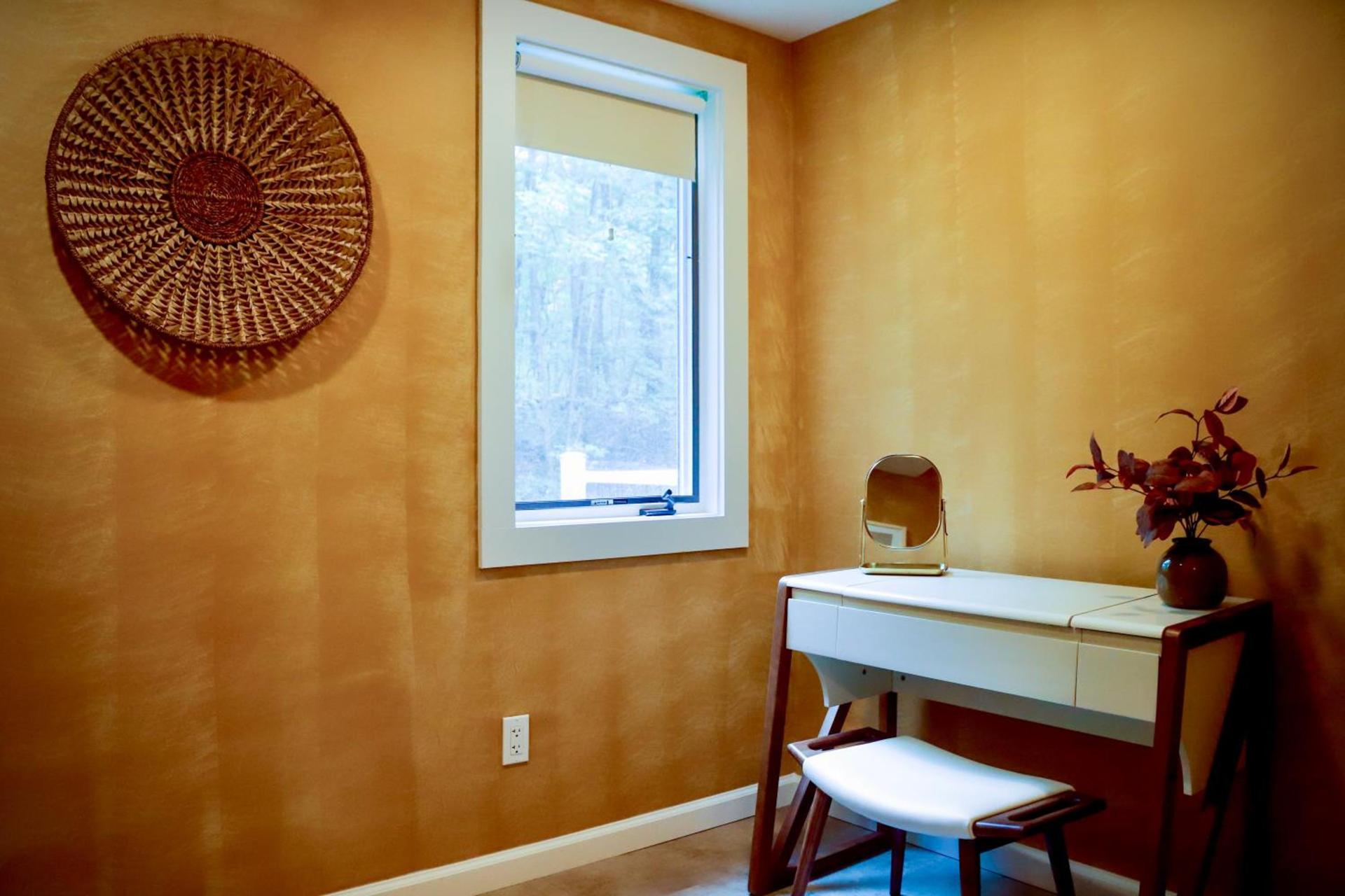The Harlow House photo 29