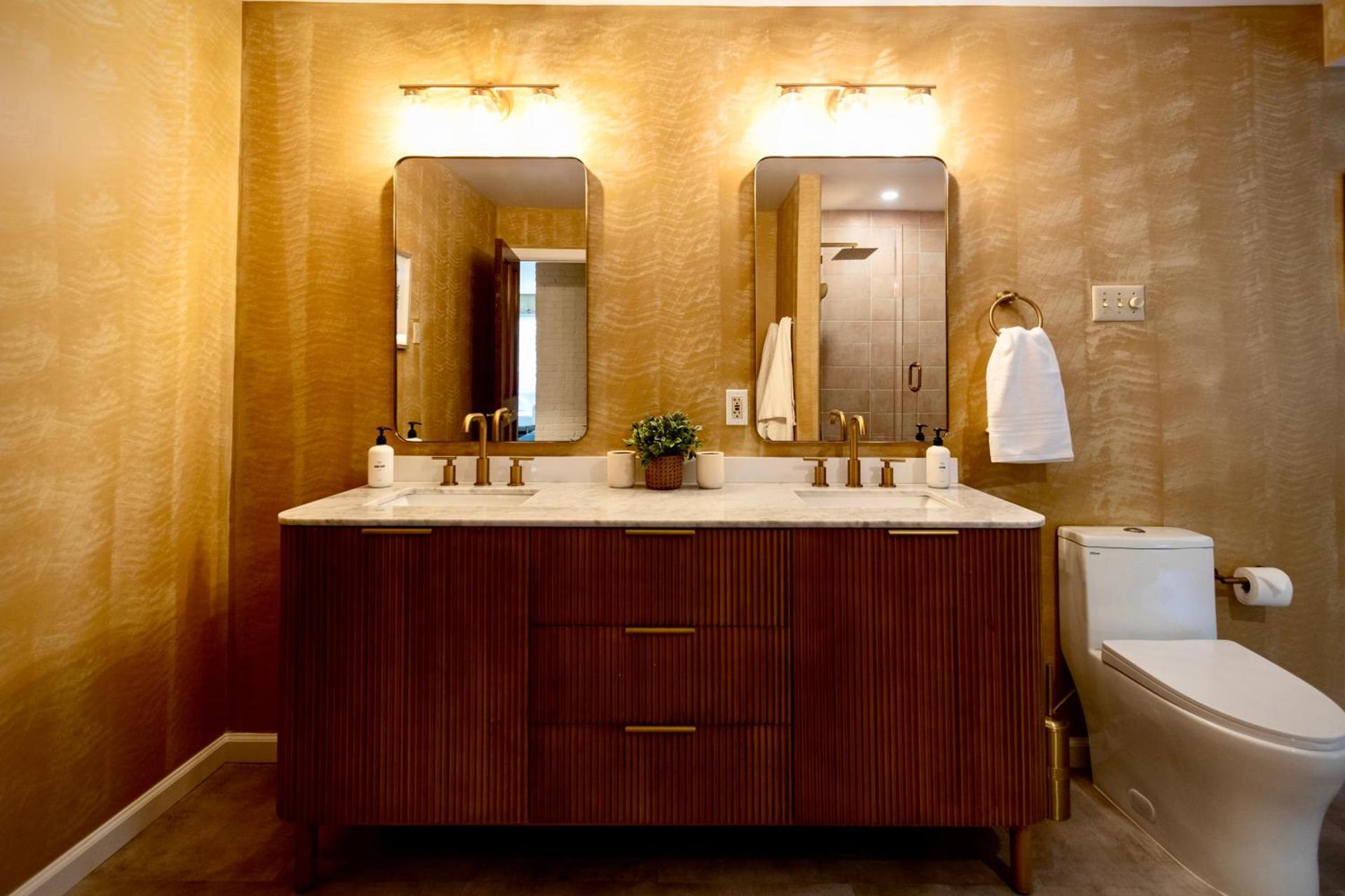 The Harlow House photo 31