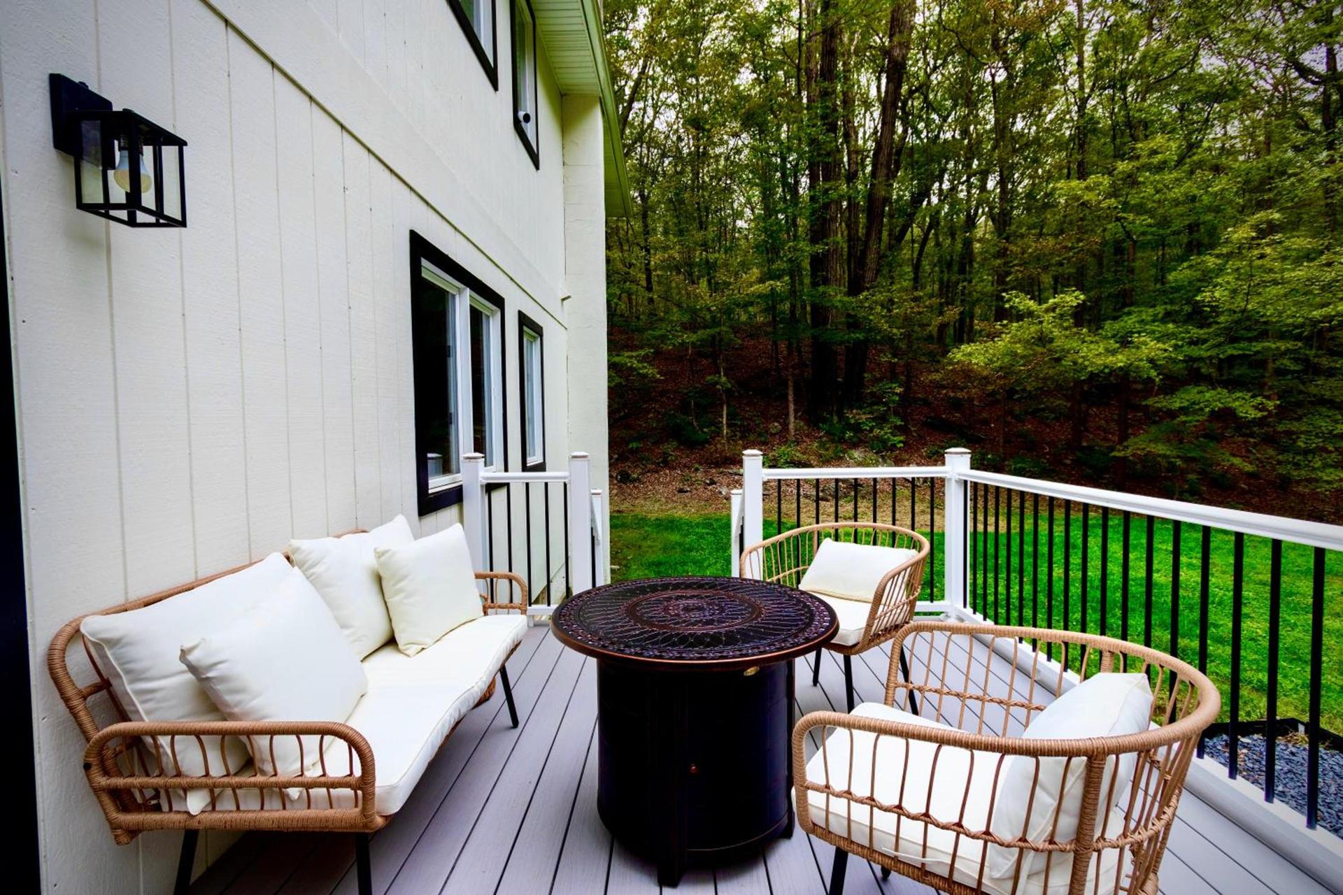 The Harlow House photo 36