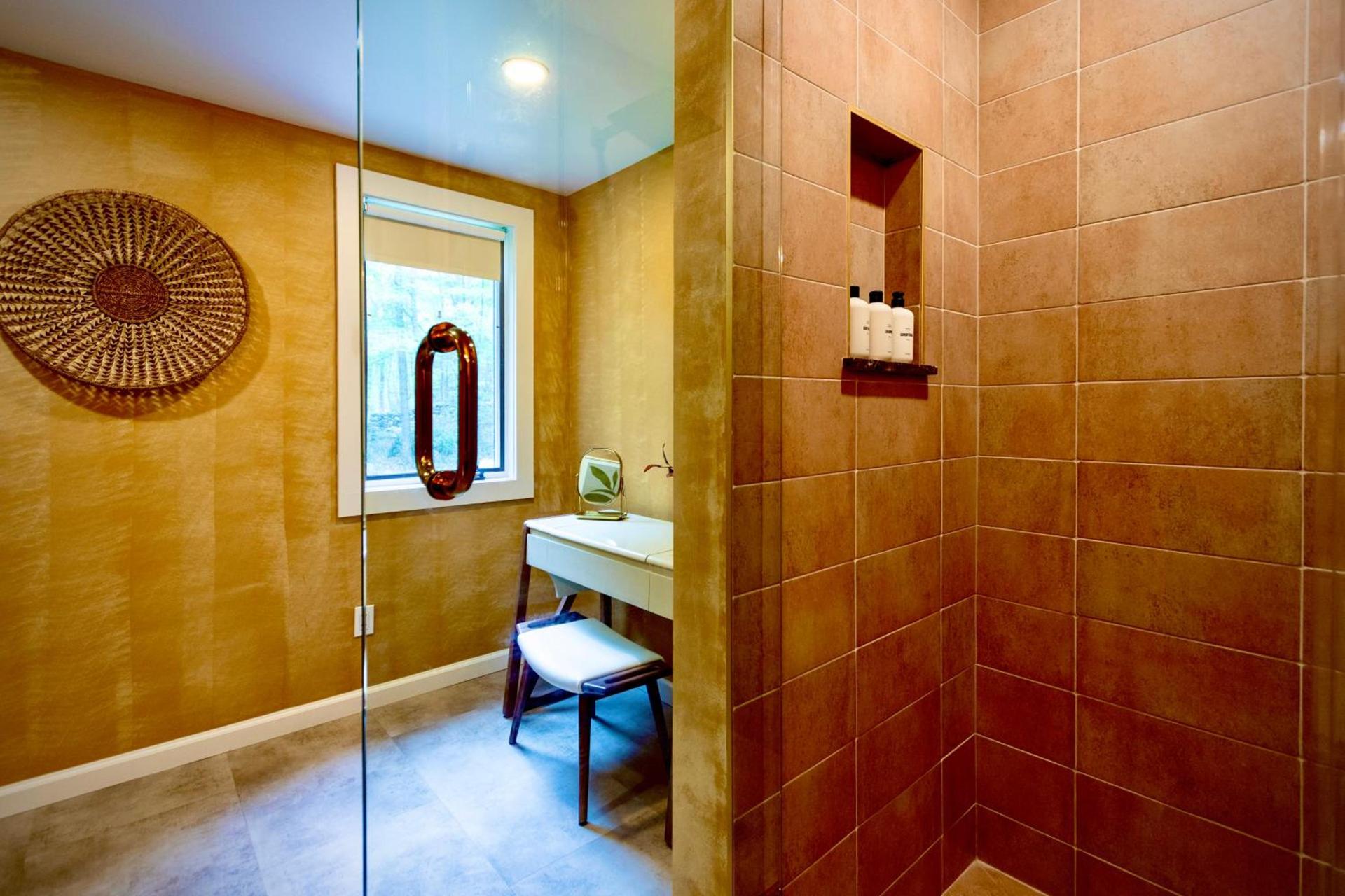 The Harlow House photo 35