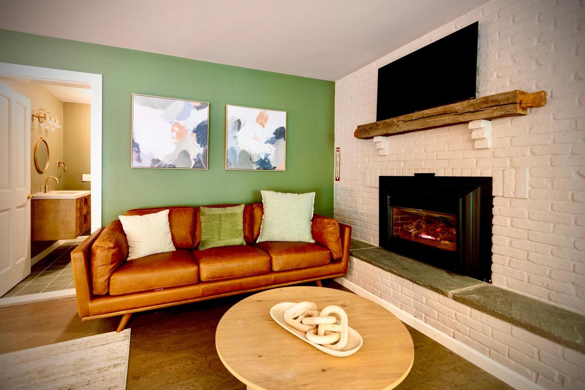 The Harlow House photo 37