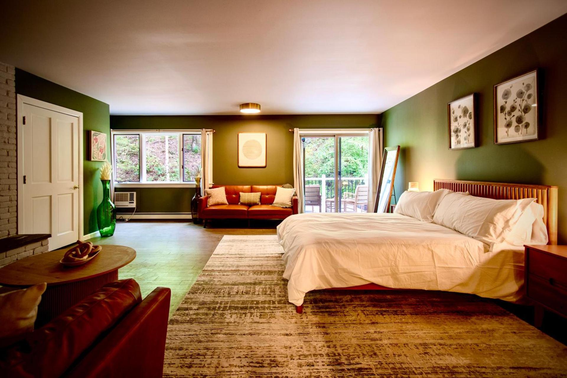 The Harlow House photo 40