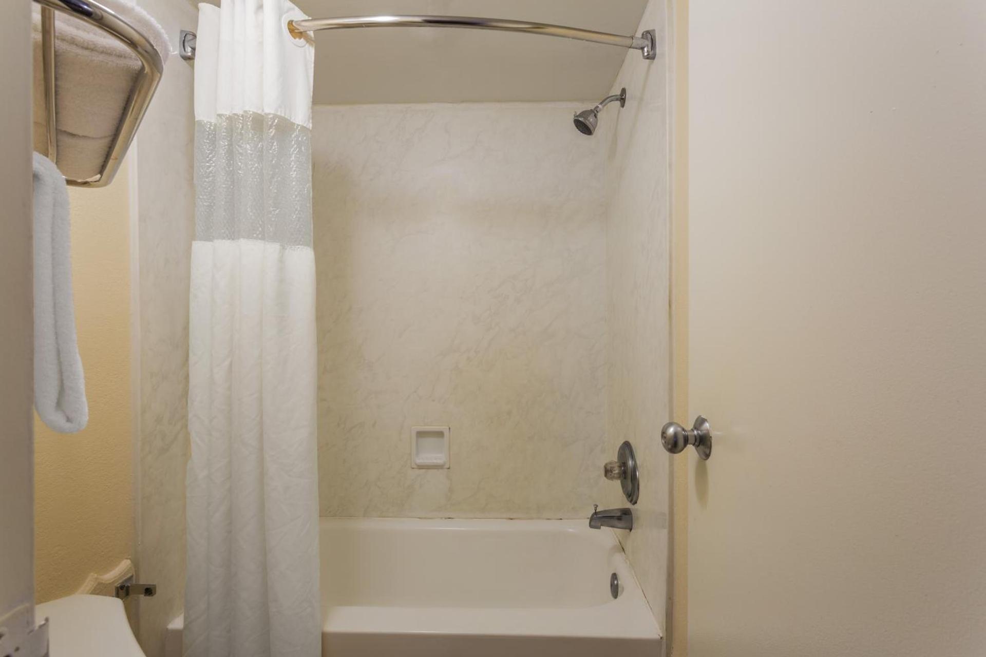 Aquarius Oceanfront Hotel photo 10