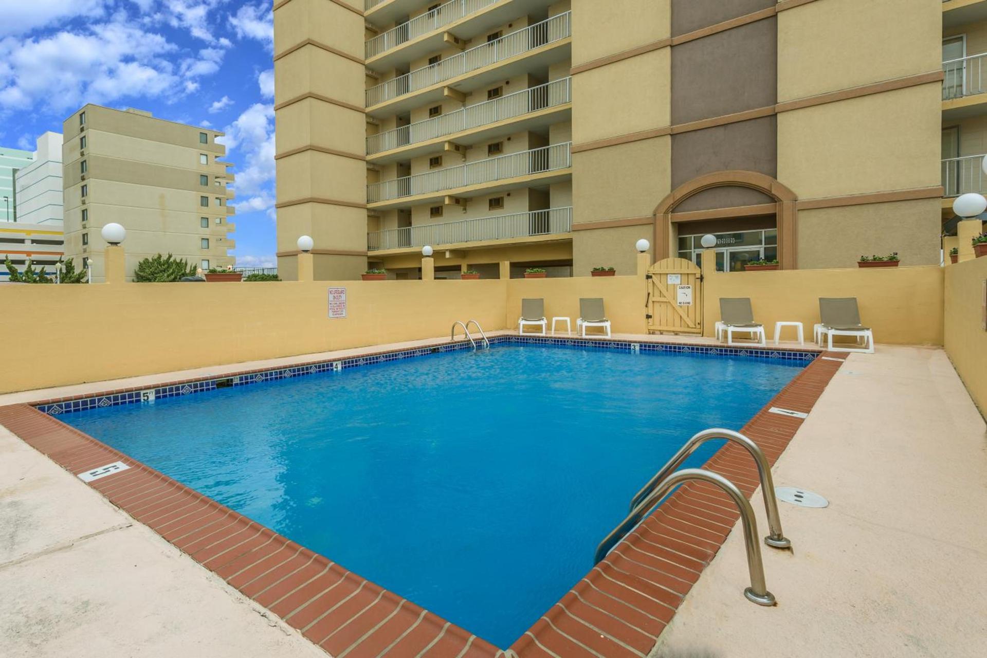Aquarius Oceanfront Hotel photo 3
